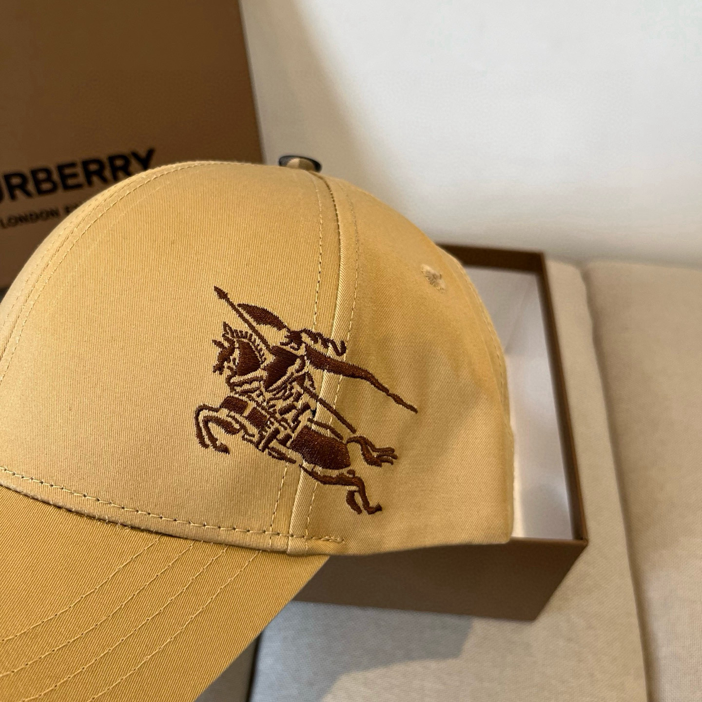  BURBERRY巴宝利早春新款棒球帽，简约尚时风，男女同款！高质品，尊享品质感！