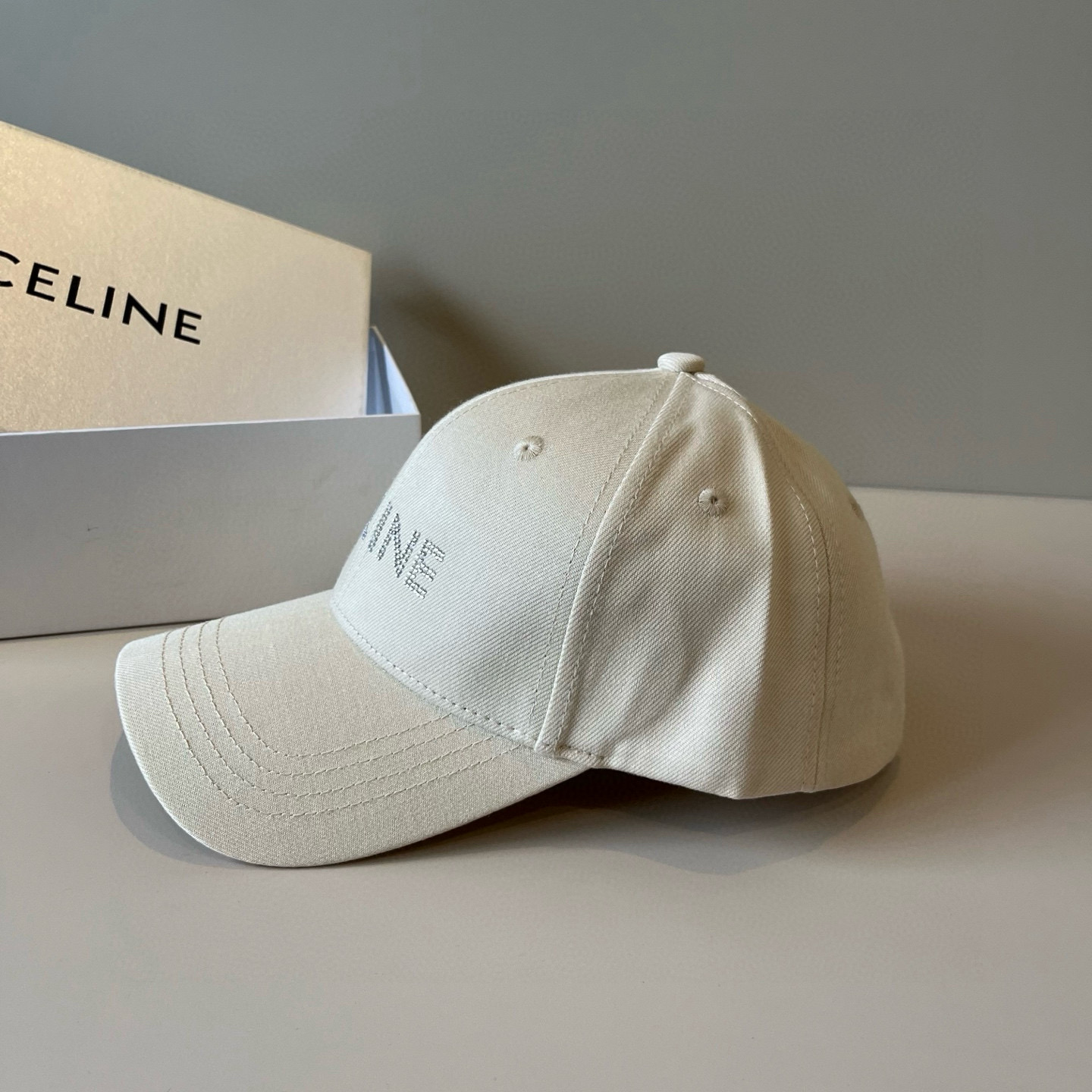 【CELINE赛琳】新款经典休闲潮流款 棒球帽🧢日韩风格，随便搭配都超好看！出门旅游，绝对要入手的一款