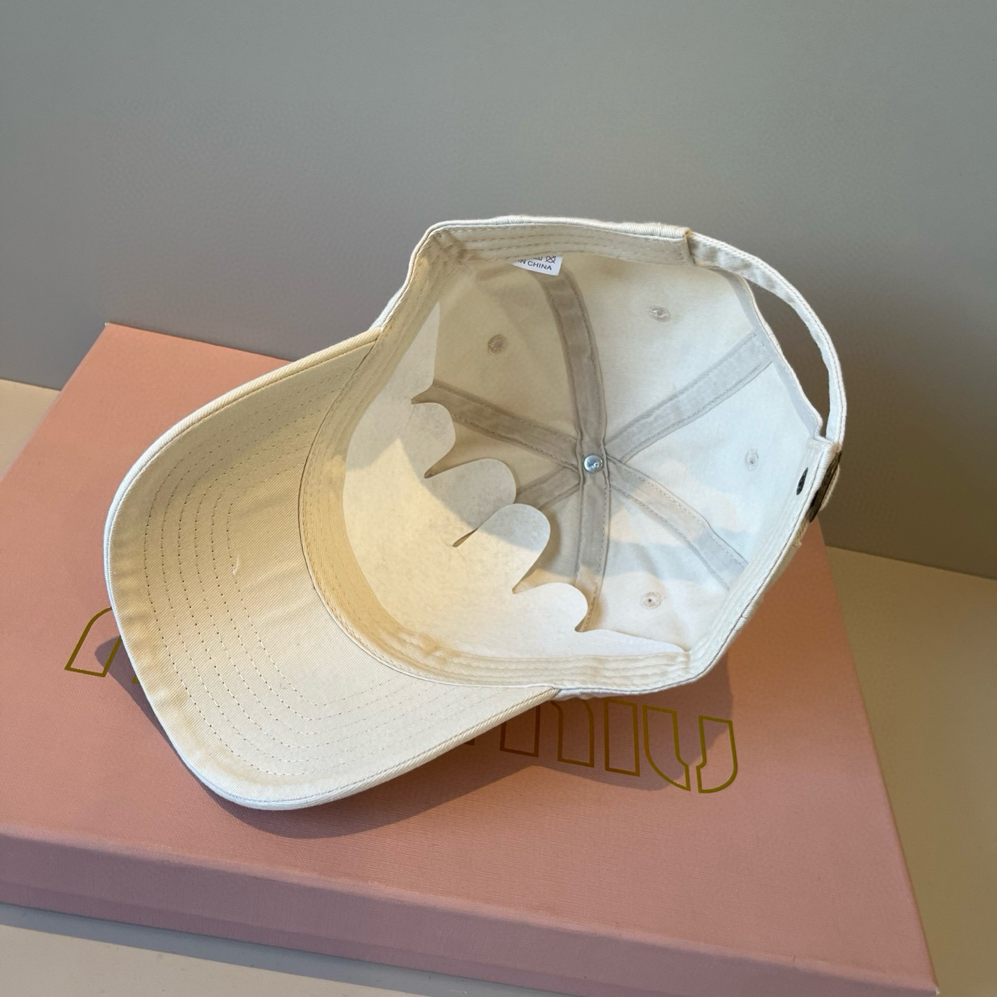  谬谬miumiu 原单春夏新款棒球帽，正品开模订制，原版做工细致质量超赞！