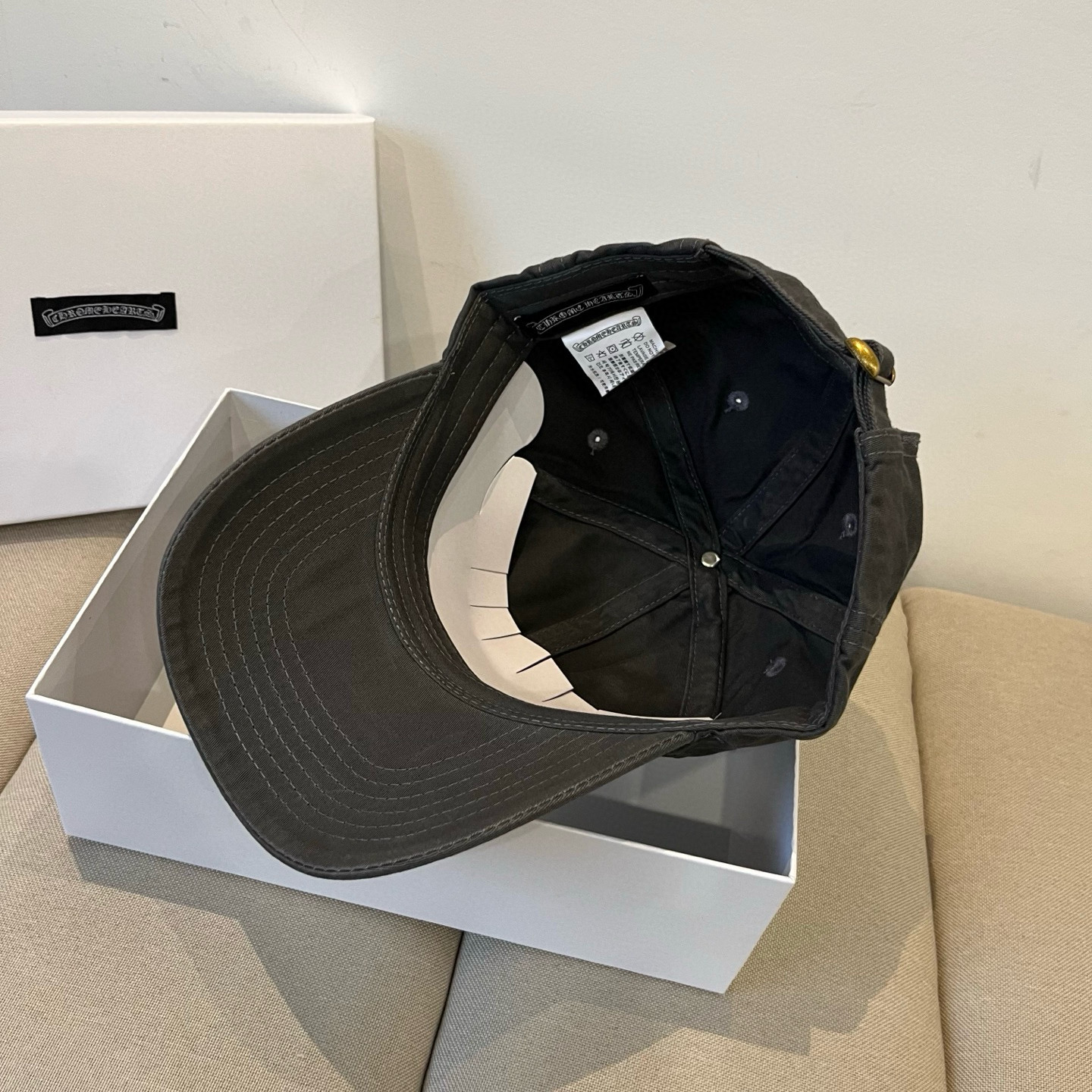  克罗心最新时尚前卫的休闲设计风格，戴上头就是这样好看看哦，做工精细，男女同款！