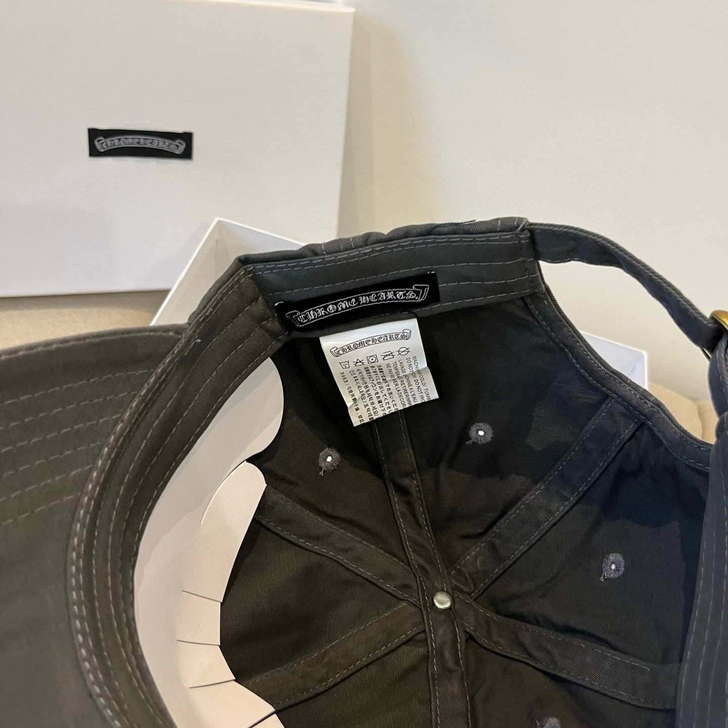  克罗心最新时尚前卫的休闲设计风格，戴上头就是这样好看看哦，做工精细，男女同款！