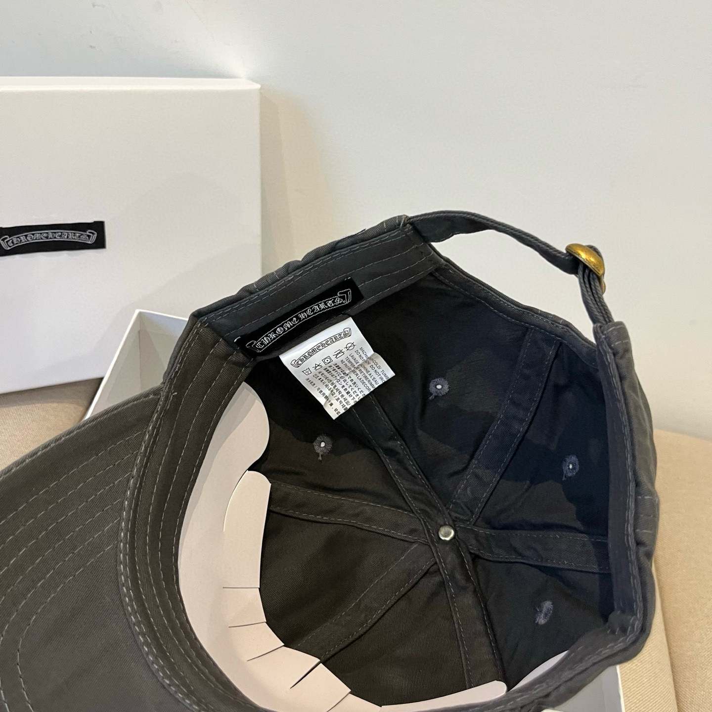  克罗心最新时尚前卫的休闲设计风格，戴上头就是这样好看看哦，做工精细，男女同款！