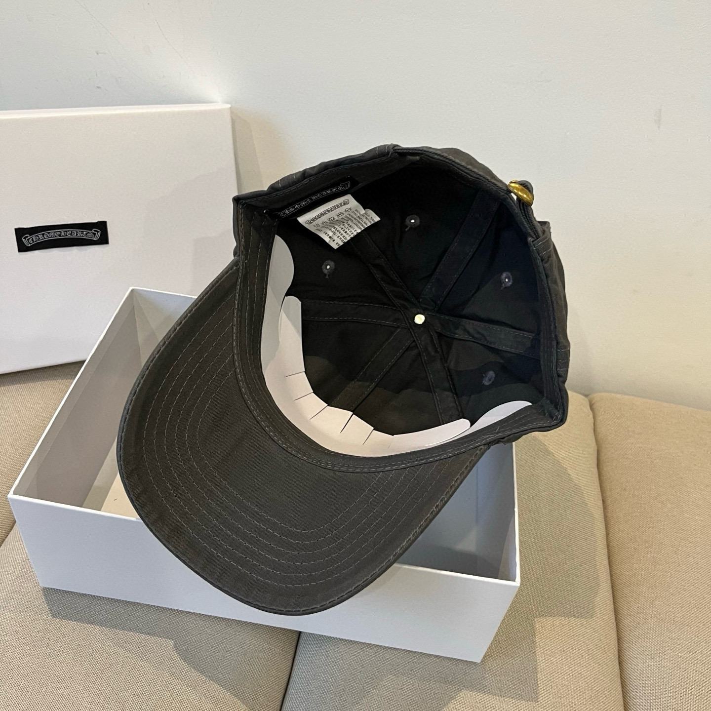  克罗心最新时尚前卫的休闲设计风格，戴上头就是这样好看看哦，做工精细，男女同款！