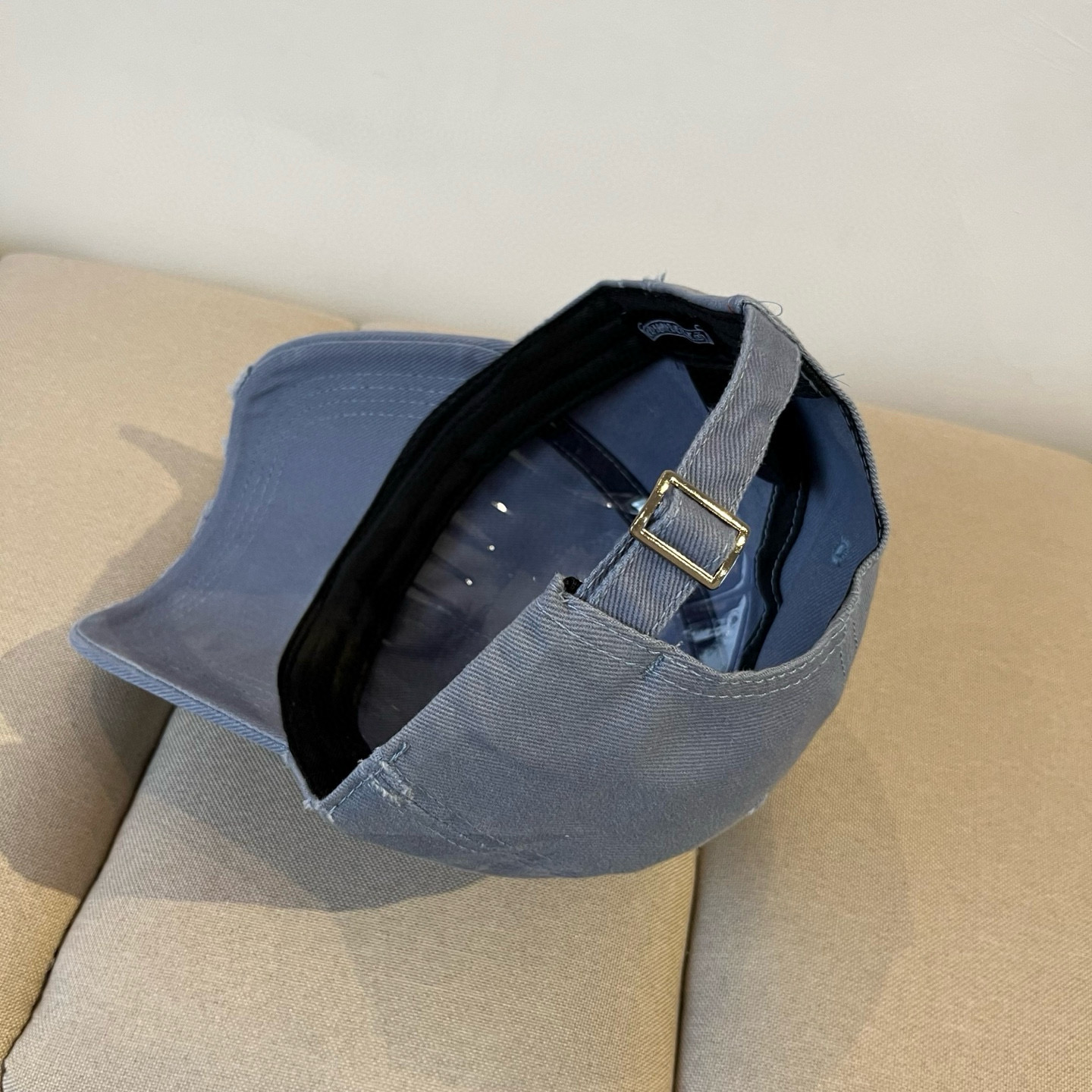  克罗心最新时尚前卫的休闲设计风格，戴上头就是这样好看看哦，做工精细，男女同款！