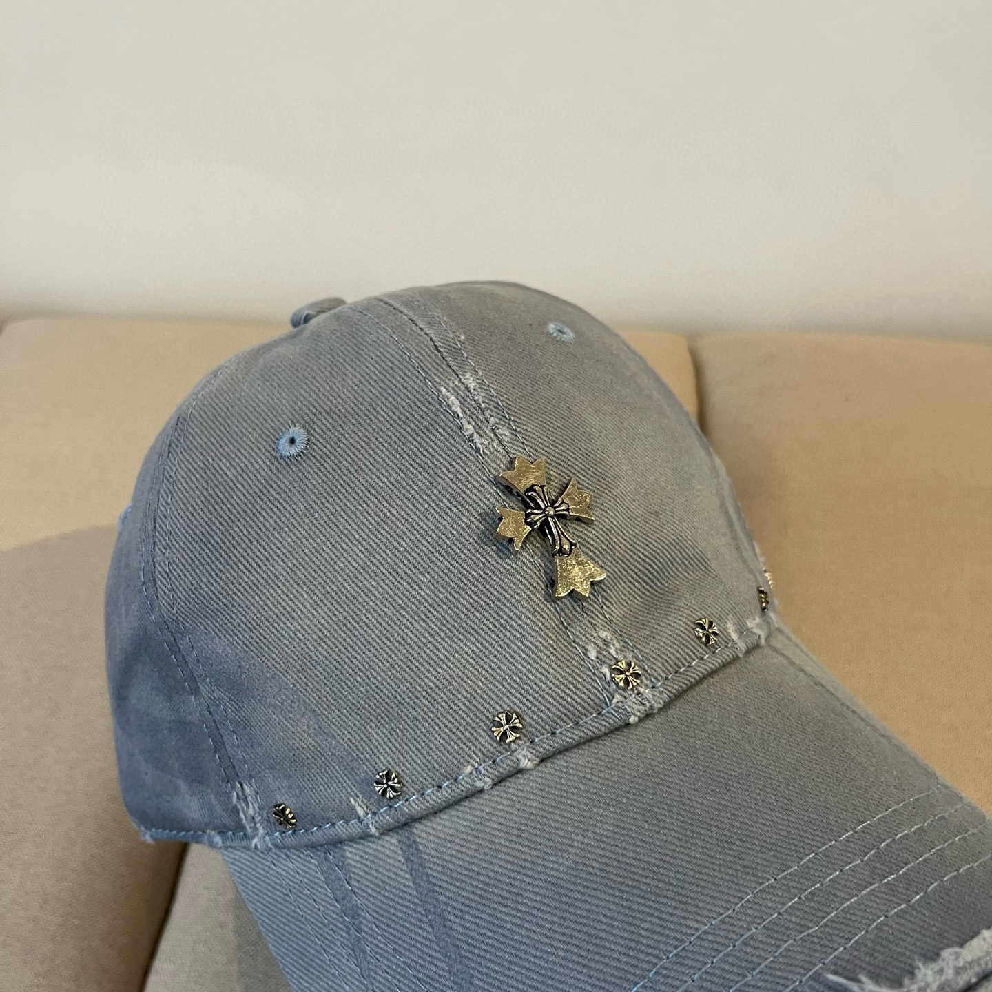  克罗心最新时尚前卫的休闲设计风格，戴上头就是这样好看看哦，做工精细，男女同款！