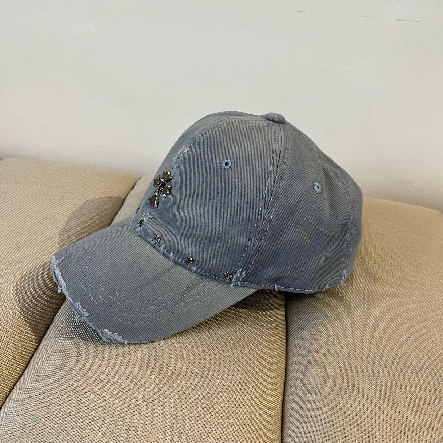  克罗心最新时尚前卫的休闲设计风格，戴上头就是这样好看看哦，做工精细，男女同款！