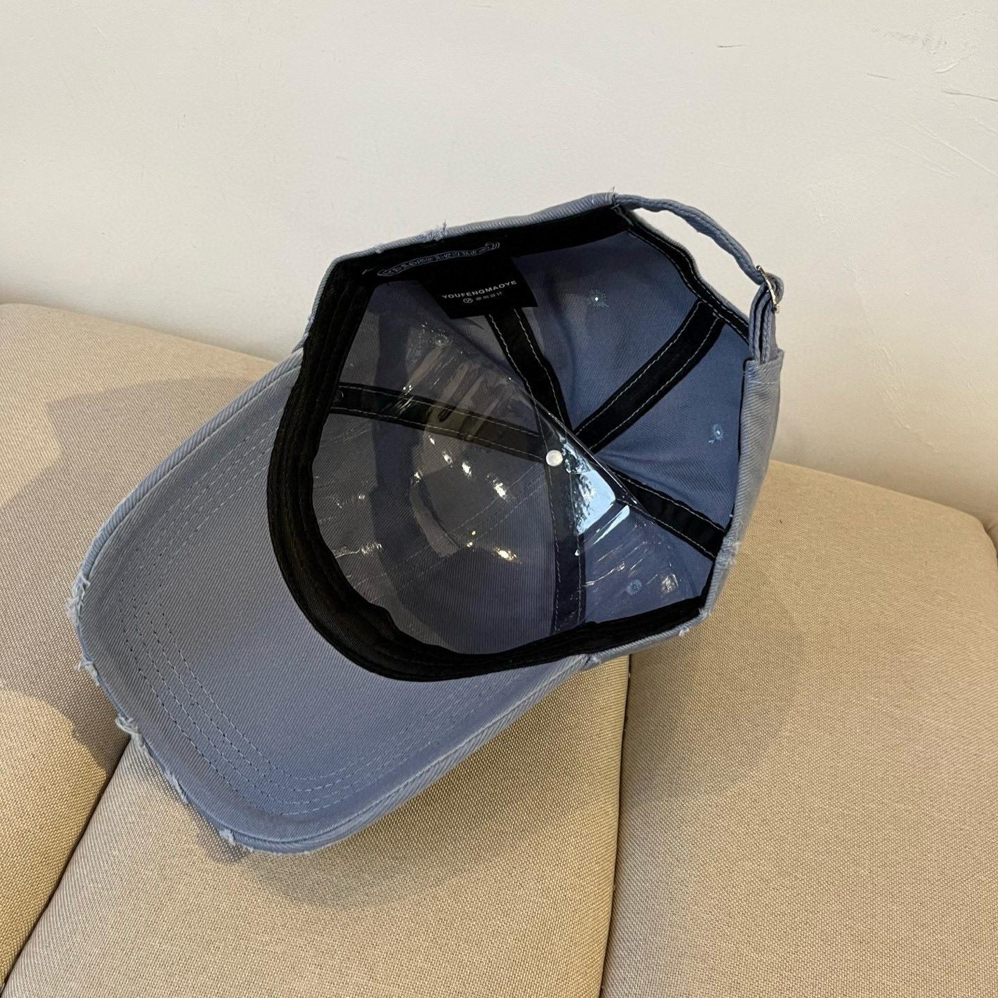  克罗心最新时尚前卫的休闲设计风格，戴上头就是这样好看看哦，做工精细，男女同款！