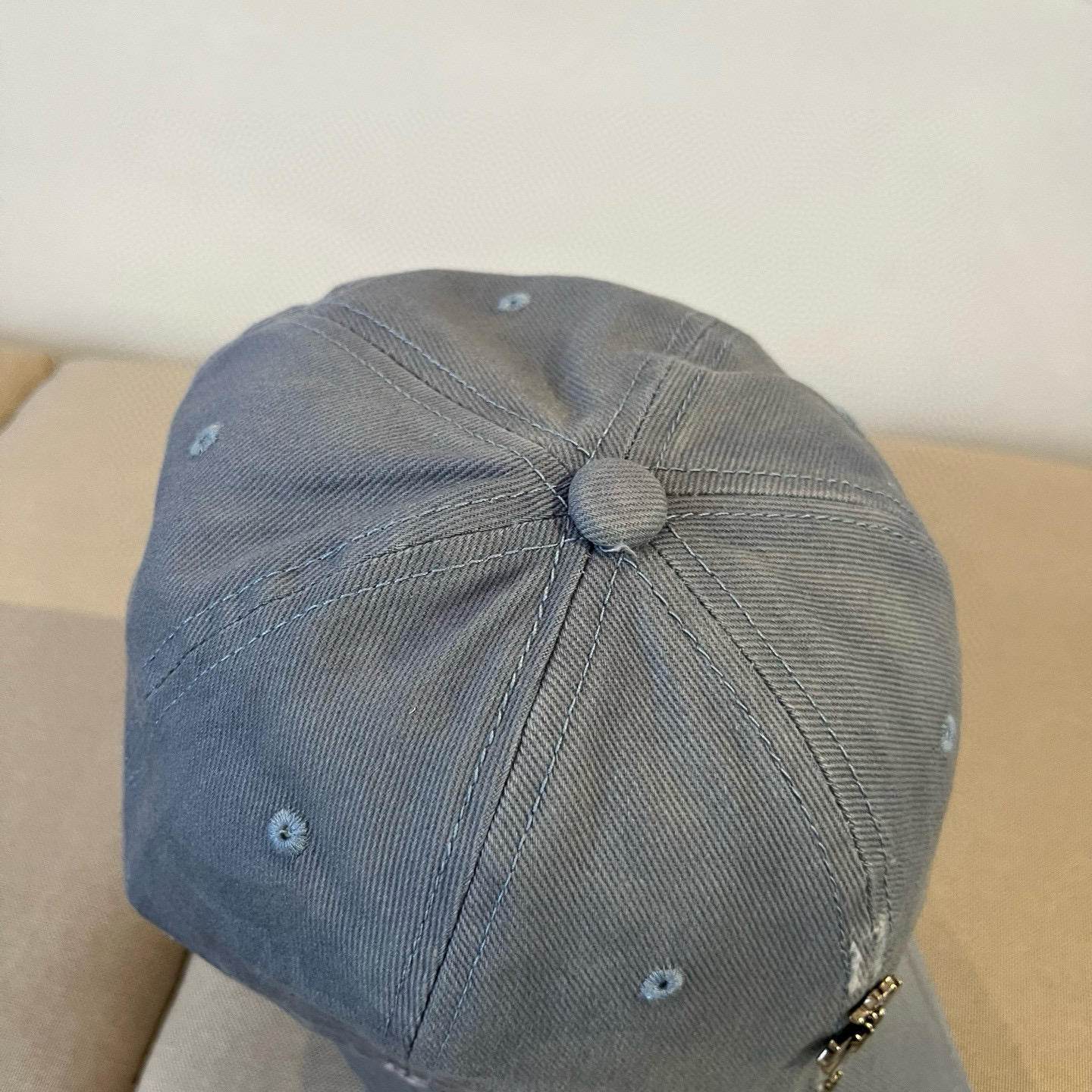  克罗心最新时尚前卫的休闲设计风格，戴上头就是这样好看看哦，做工精细，男女同款！