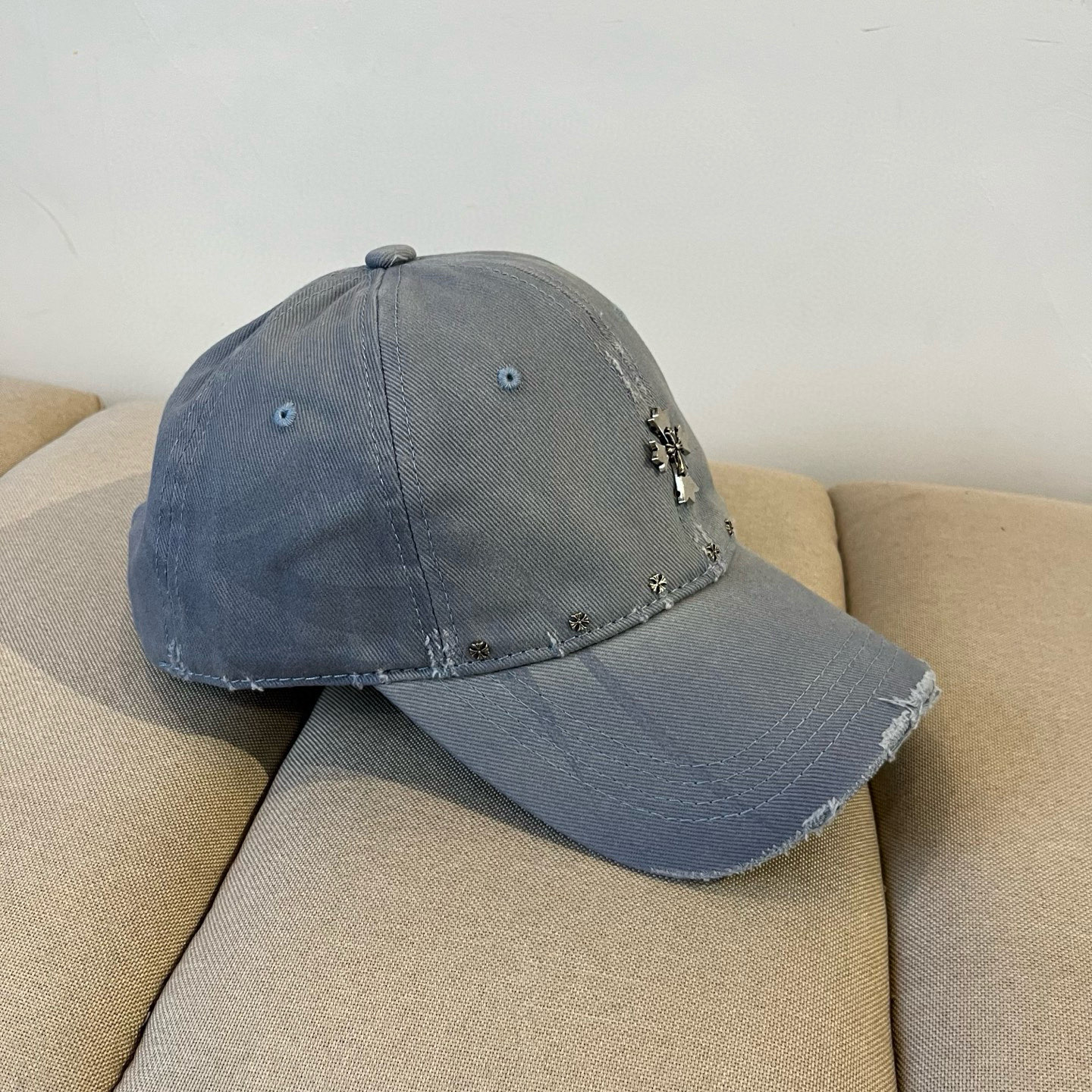  克罗心最新时尚前卫的休闲设计风格，戴上头就是这样好看看哦，做工精细，男女同款！