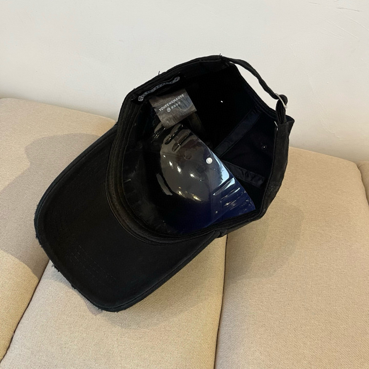  克罗心最新时尚前卫的休闲设计风格，戴上头就是这样好看看哦，做工精细，男女同款！