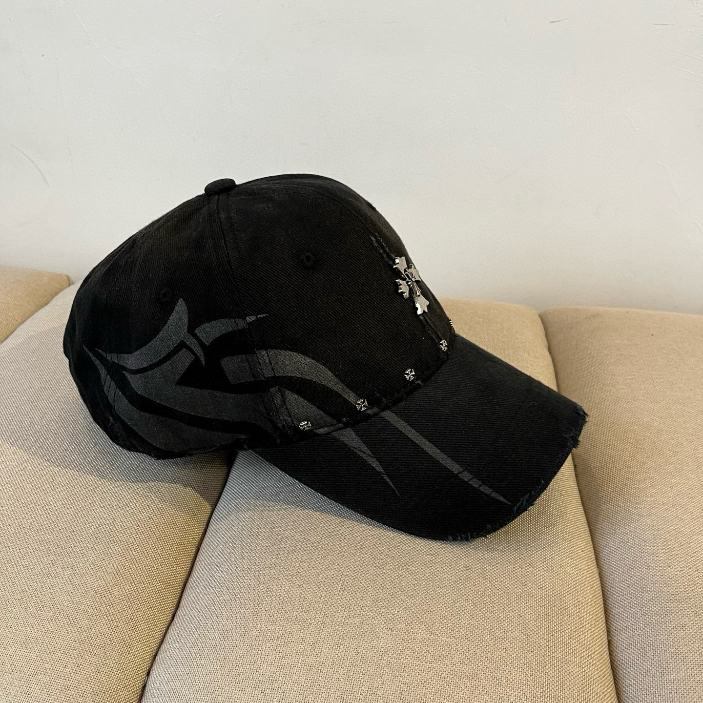  克罗心最新时尚前卫的休闲设计风格，戴上头就是这样好看看哦，做工精细，男女同款！