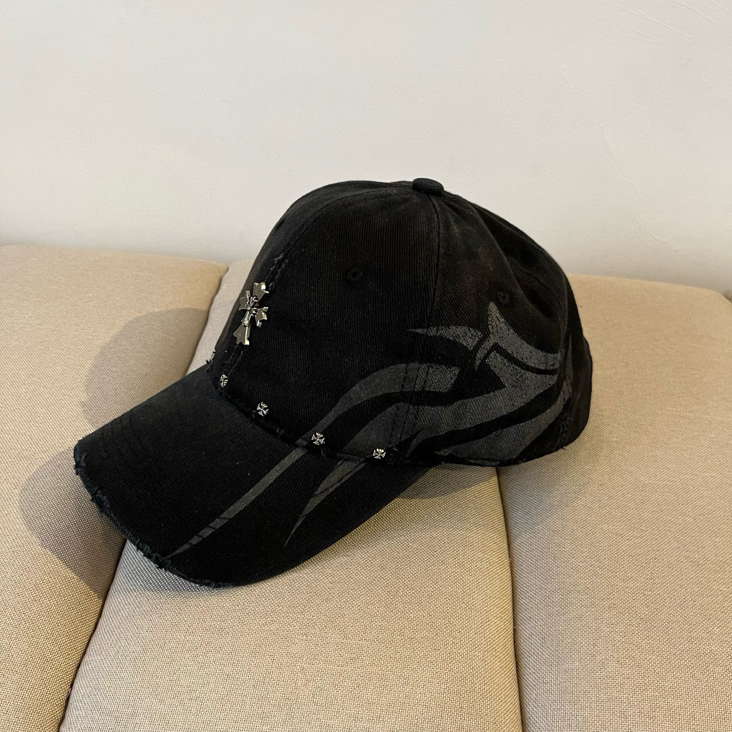  克罗心最新时尚前卫的休闲设计风格，戴上头就是这样好看看哦，做工精细，男女同款！