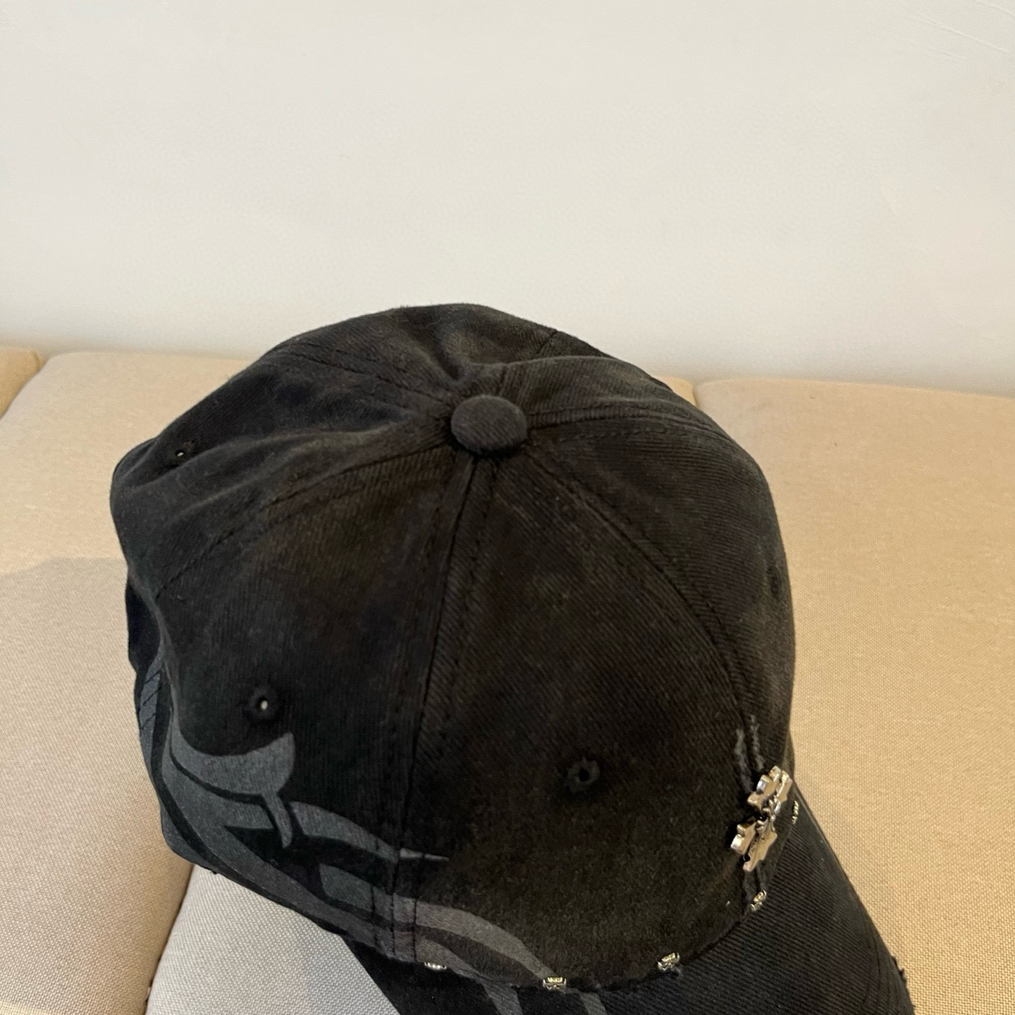  克罗心最新时尚前卫的休闲设计风格，戴上头就是这样好看看哦，做工精细，男女同款！