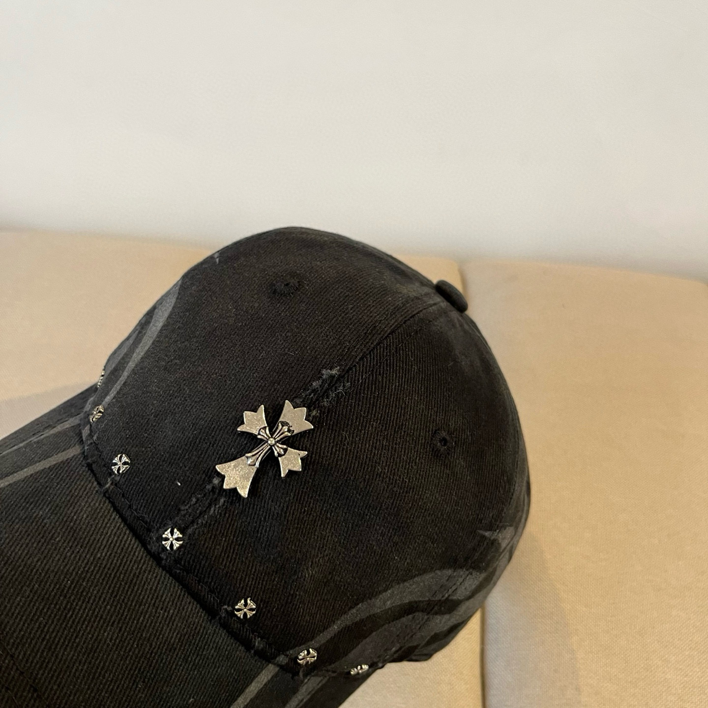  克罗心最新时尚前卫的休闲设计风格，戴上头就是这样好看看哦，做工精细，男女同款！