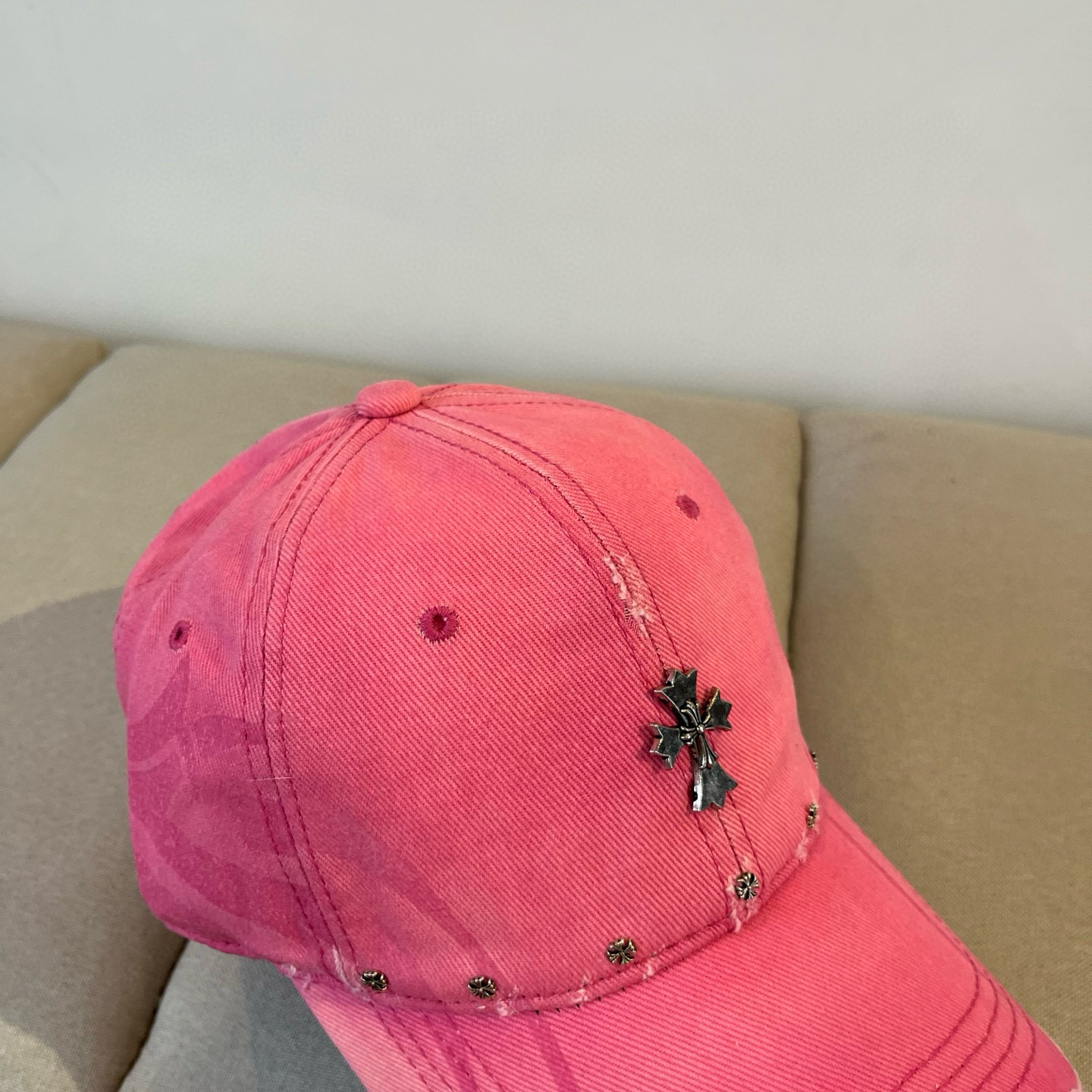  克罗心最新时尚前卫的休闲设计风格，戴上头就是这样好看看哦，做工精细，男女同款！