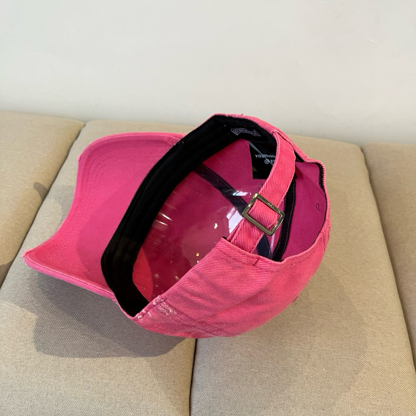  克罗心最新时尚前卫的休闲设计风格，戴上头就是这样好看看哦，做工精细，男女同款！