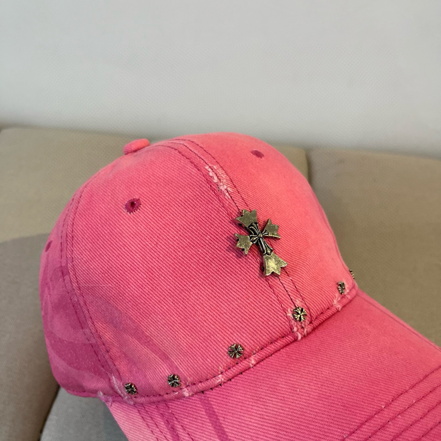  克罗心最新时尚前卫的休闲设计风格，戴上头就是这样好看看哦，做工精细，男女同款！