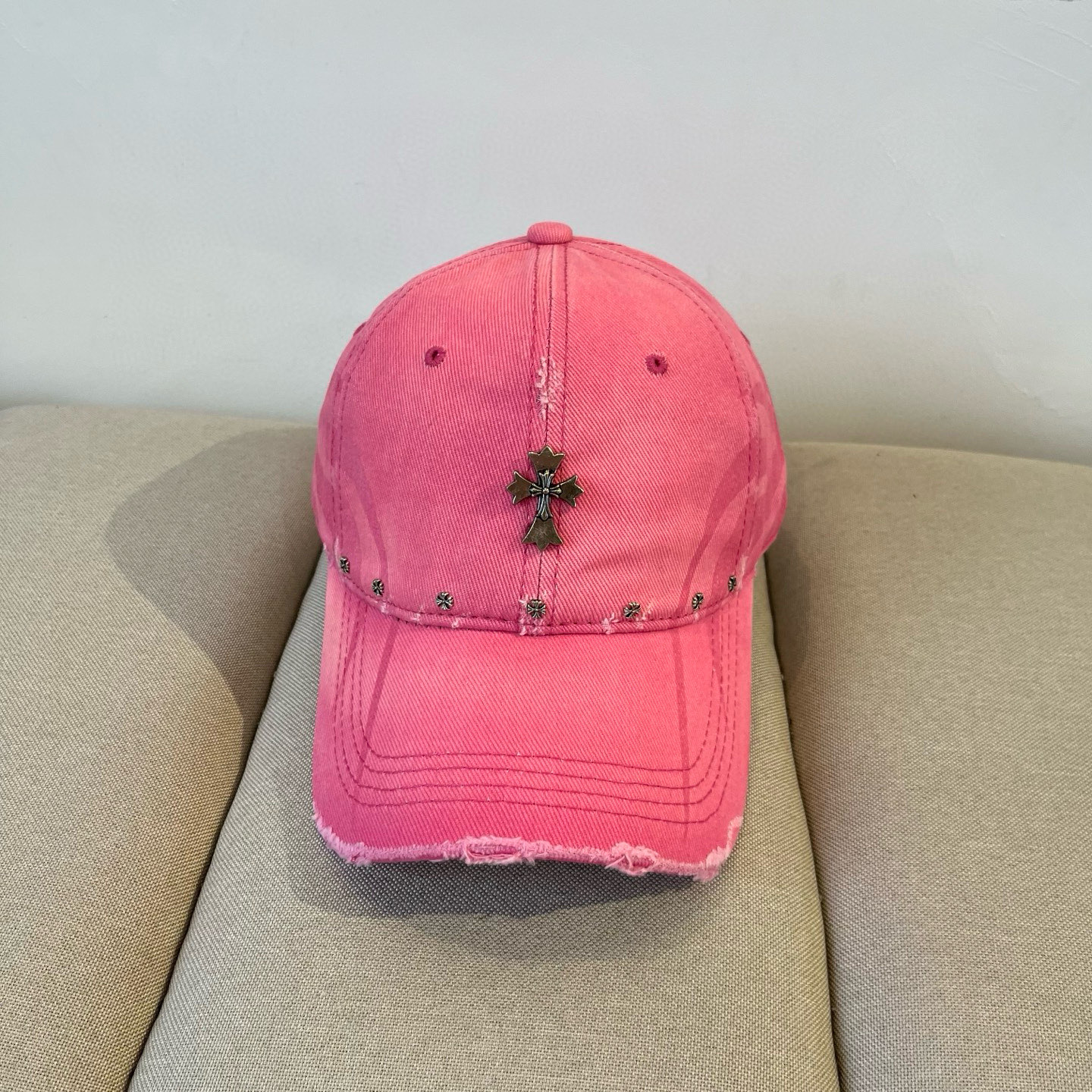  克罗心最新时尚前卫的休闲设计风格，戴上头就是这样好看看哦，做工精细，男女同款！