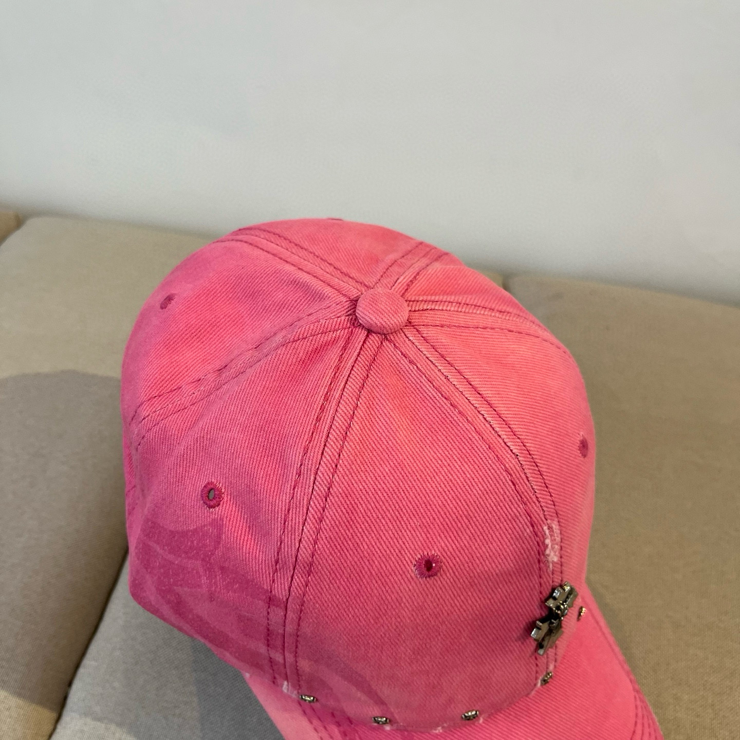  克罗心最新时尚前卫的休闲设计风格，戴上头就是这样好看看哦，做工精细，男女同款！