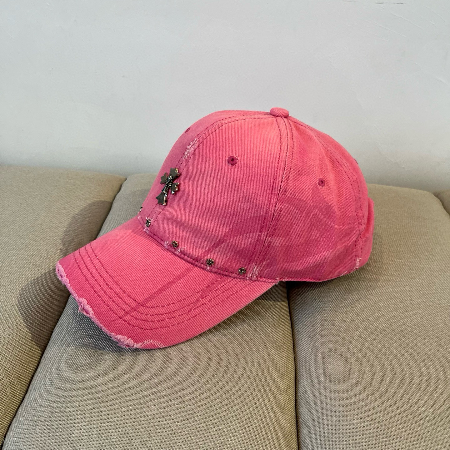  克罗心最新时尚前卫的休闲设计风格，戴上头就是这样好看看哦，做工精细，男女同款！