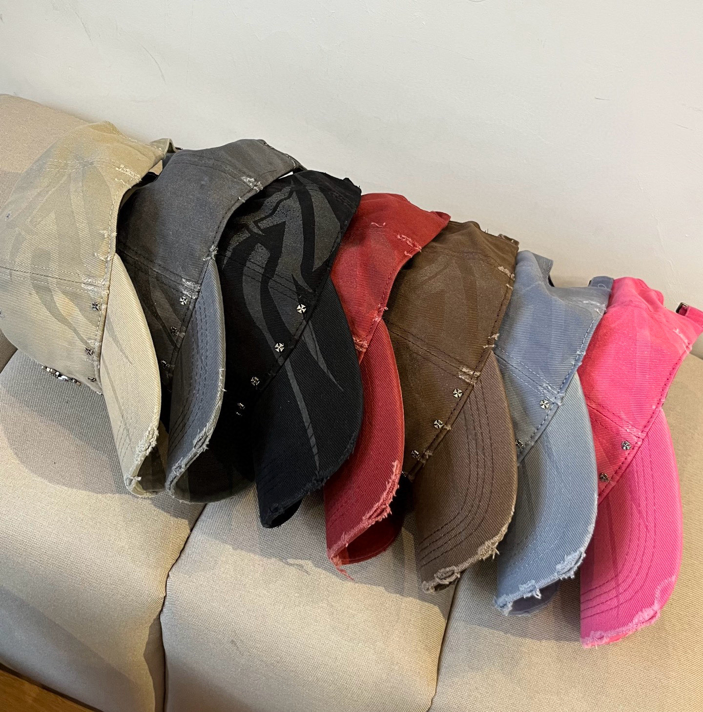  克罗心最新时尚前卫的休闲设计风格，戴上头就是这样好看看哦，做工精细，男女同款！