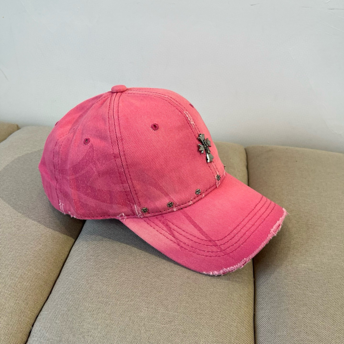  克罗心最新时尚前卫的休闲设计风格，戴上头就是这样好看看哦，做工精细，男女同款！