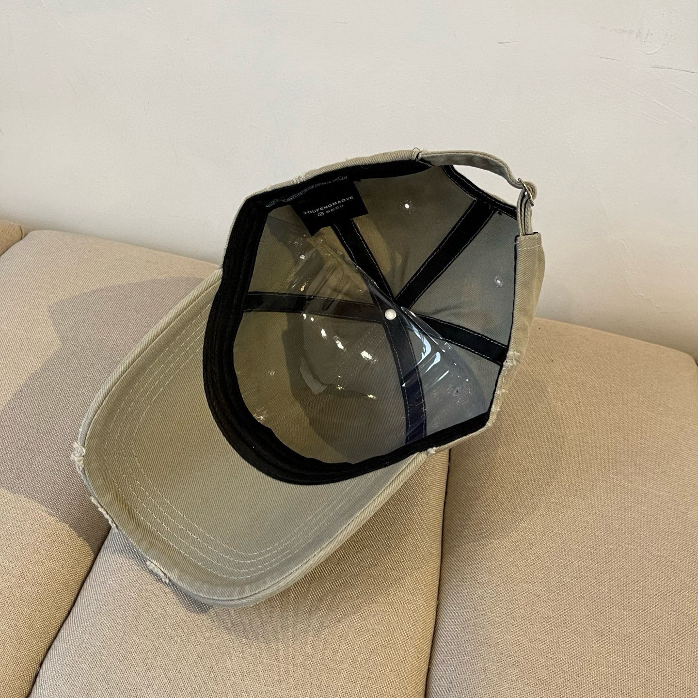  克罗心最新时尚前卫的休闲设计风格，戴上头就是这样好看看哦，做工精细，男女同款！