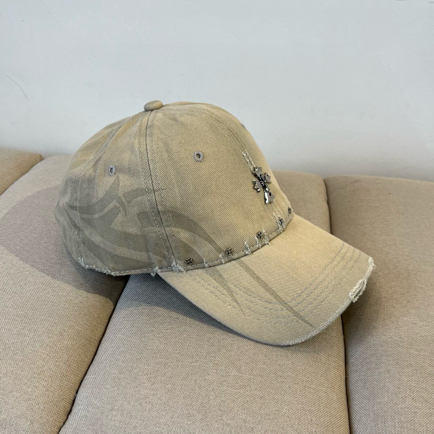  克罗心最新时尚前卫的休闲设计风格，戴上头就是这样好看看哦，做工精细，男女同款！