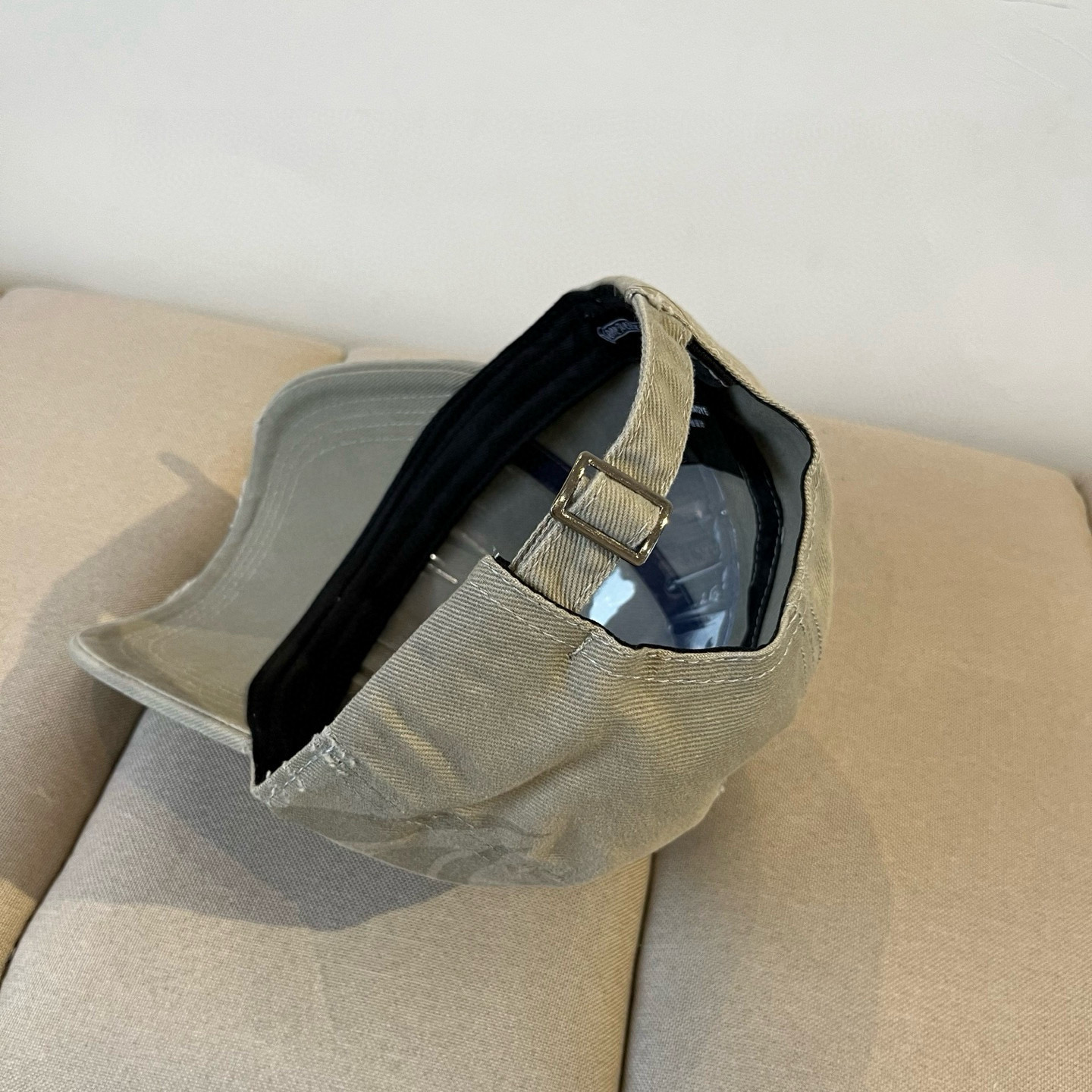  克罗心最新时尚前卫的休闲设计风格，戴上头就是这样好看看哦，做工精细，男女同款！