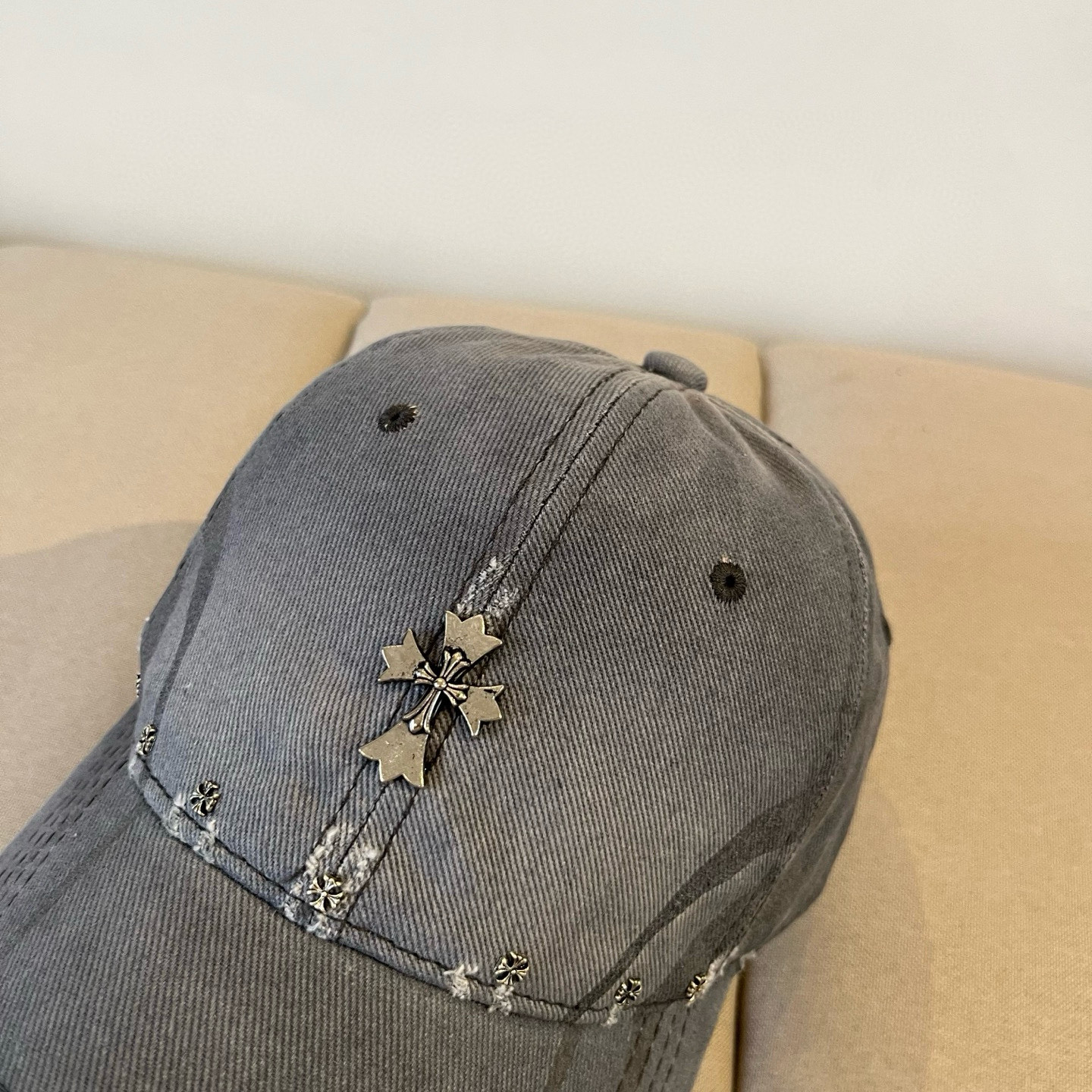  克罗心最新时尚前卫的休闲设计风格，戴上头就是这样好看看哦，做工精细，男女同款！