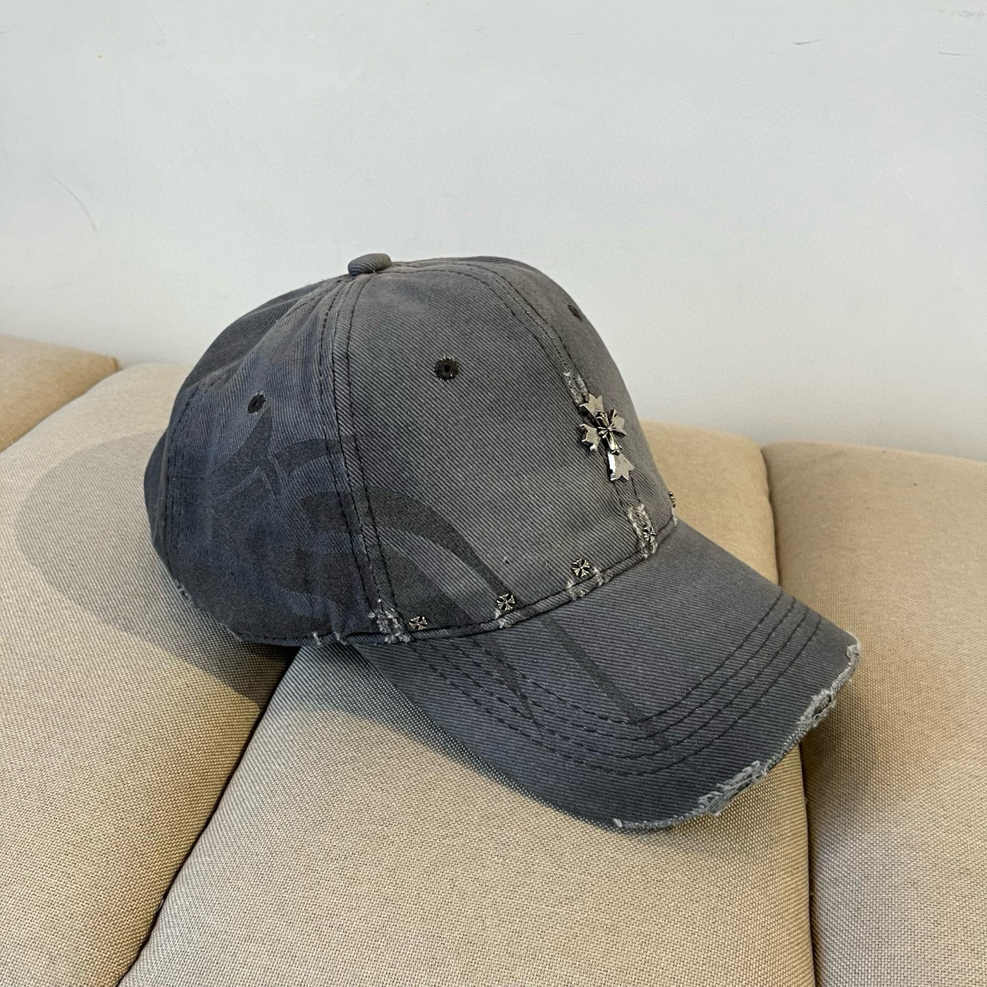  克罗心最新时尚前卫的休闲设计风格，戴上头就是这样好看看哦，做工精细，男女同款！