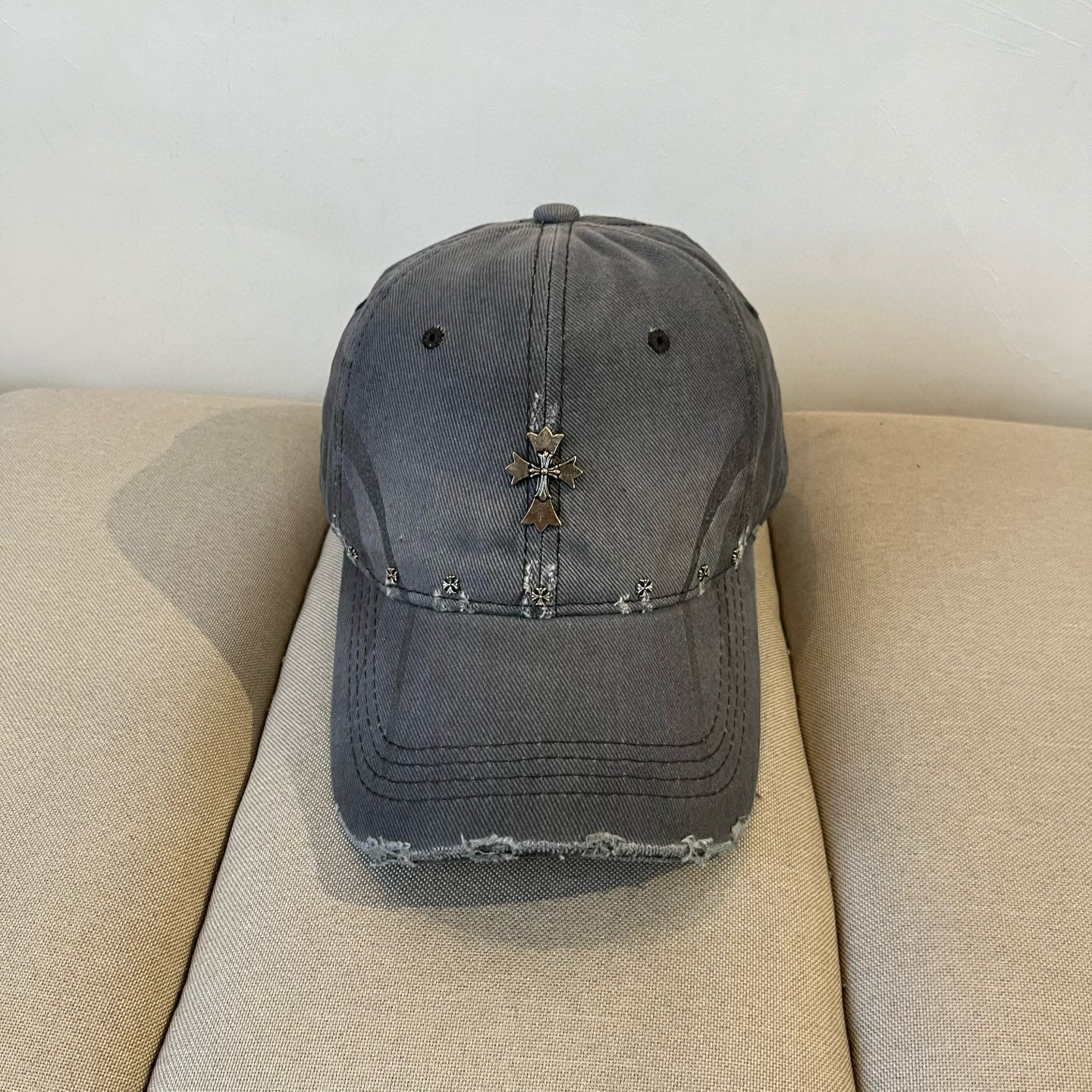  克罗心最新时尚前卫的休闲设计风格，戴上头就是这样好看看哦，做工精细，男女同款！