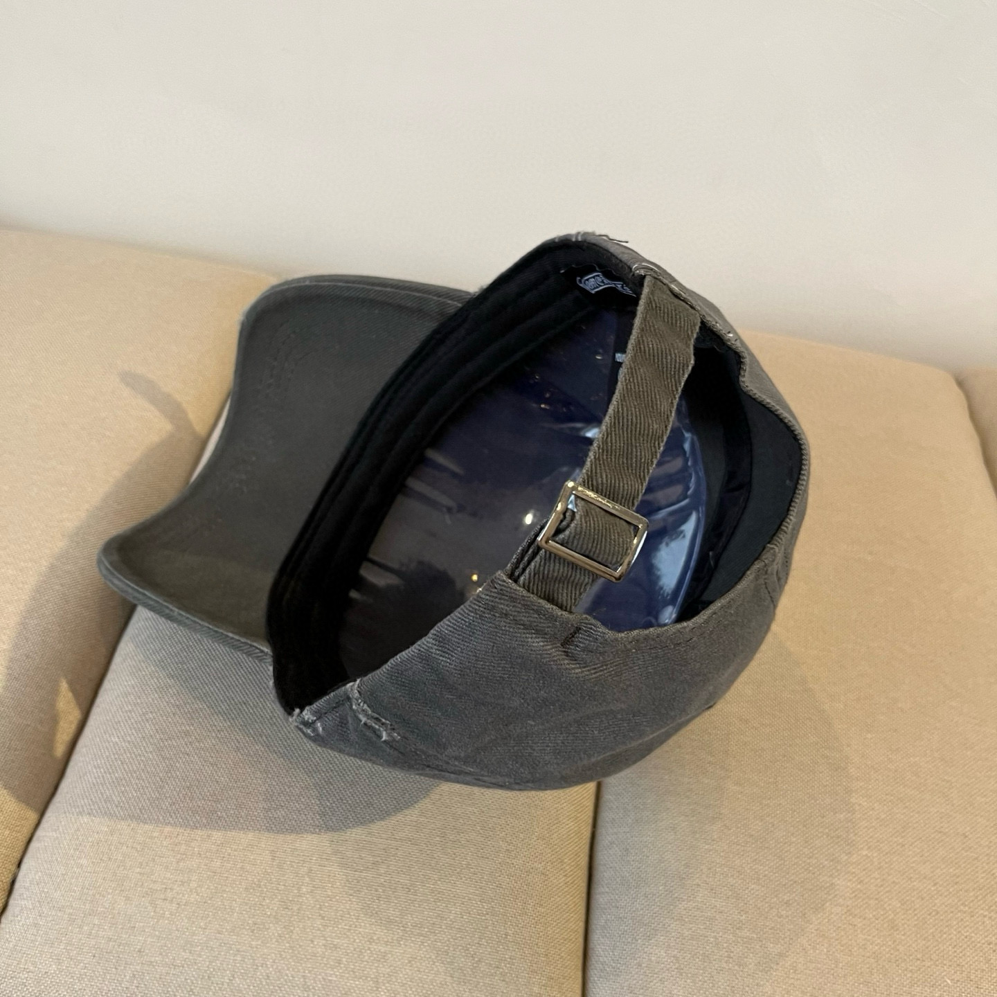  克罗心最新时尚前卫的休闲设计风格，戴上头就是这样好看看哦，做工精细，男女同款！