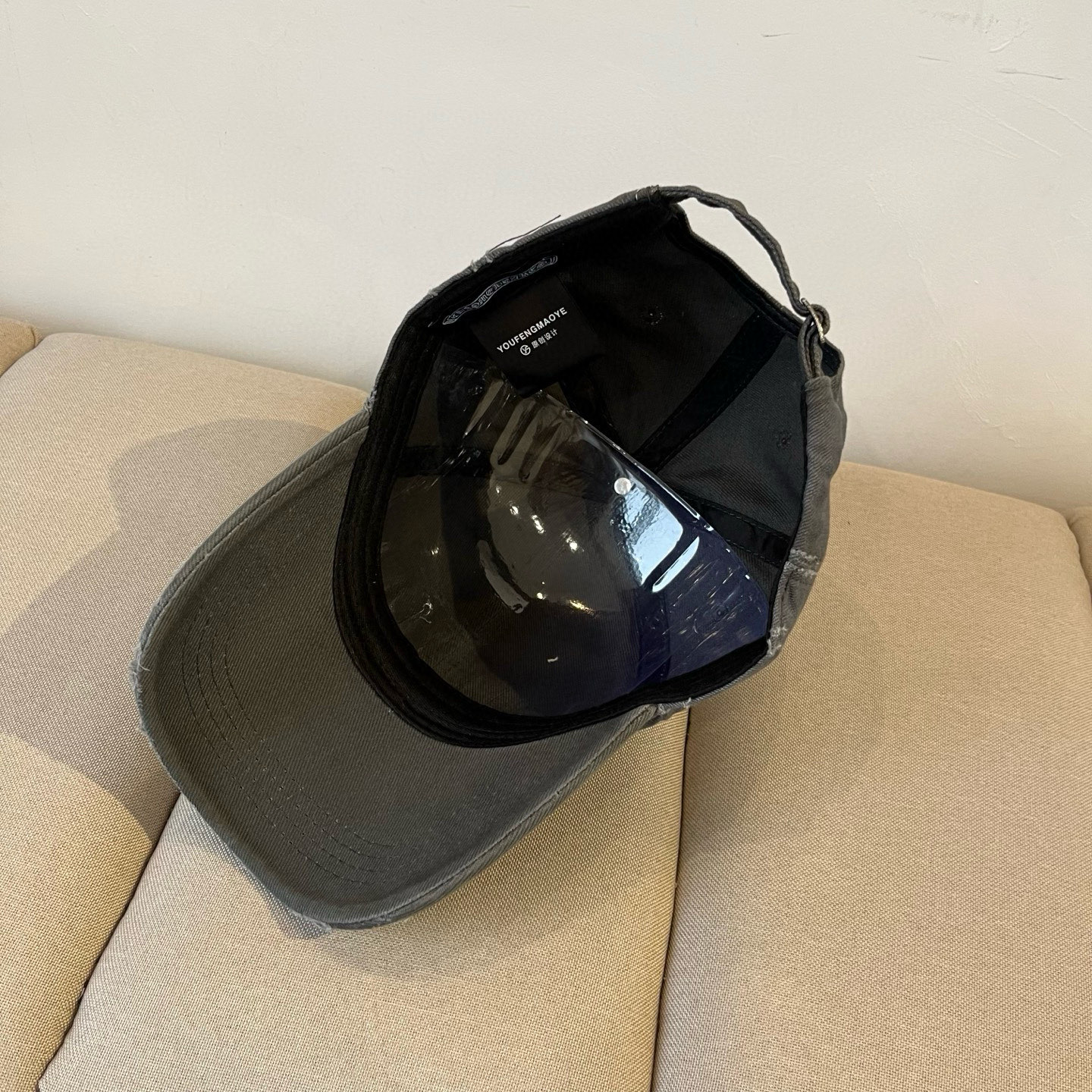  克罗心最新时尚前卫的休闲设计风格，戴上头就是这样好看看哦，做工精细，男女同款！