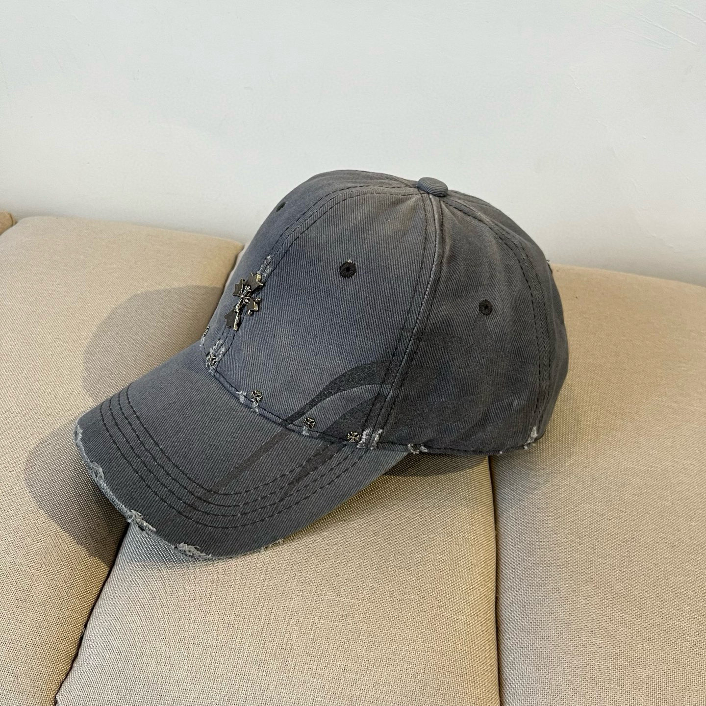  克罗心最新时尚前卫的休闲设计风格，戴上头就是这样好看看哦，做工精细，男女同款！