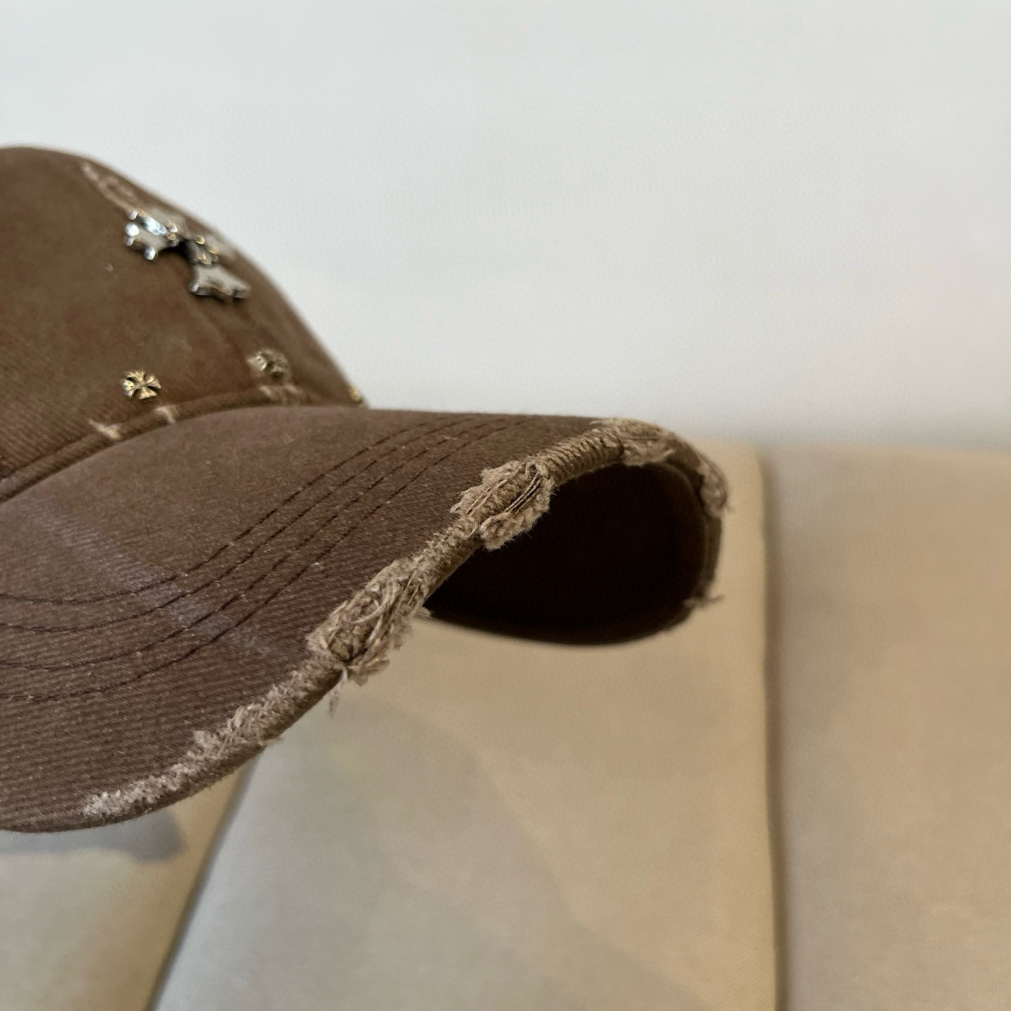  克罗心最新时尚前卫的休闲设计风格，戴上头就是这样好看看哦，做工精细，男女同款！