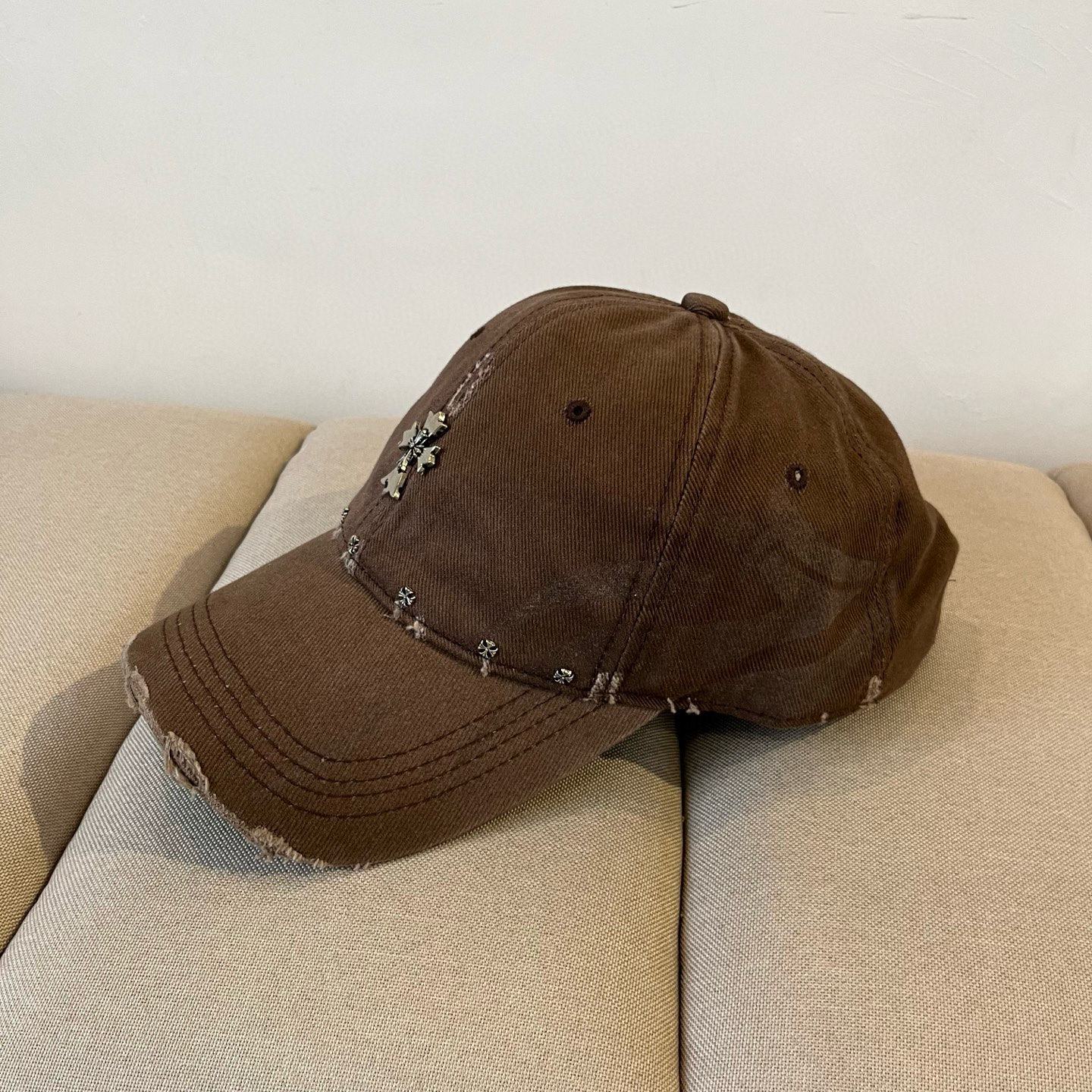  克罗心最新时尚前卫的休闲设计风格，戴上头就是这样好看看哦，做工精细，男女同款！