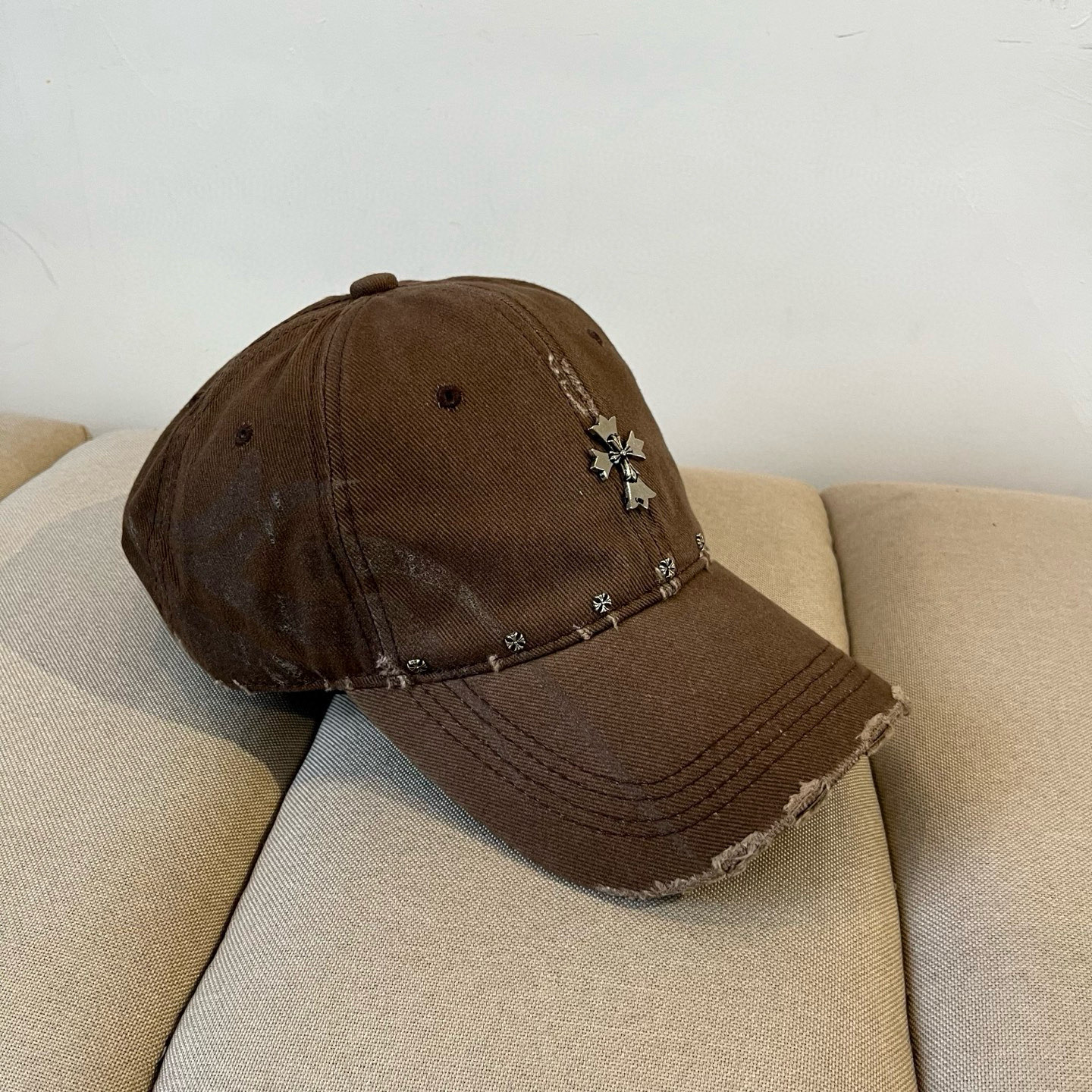  克罗心最新时尚前卫的休闲设计风格，戴上头就是这样好看看哦，做工精细，男女同款！