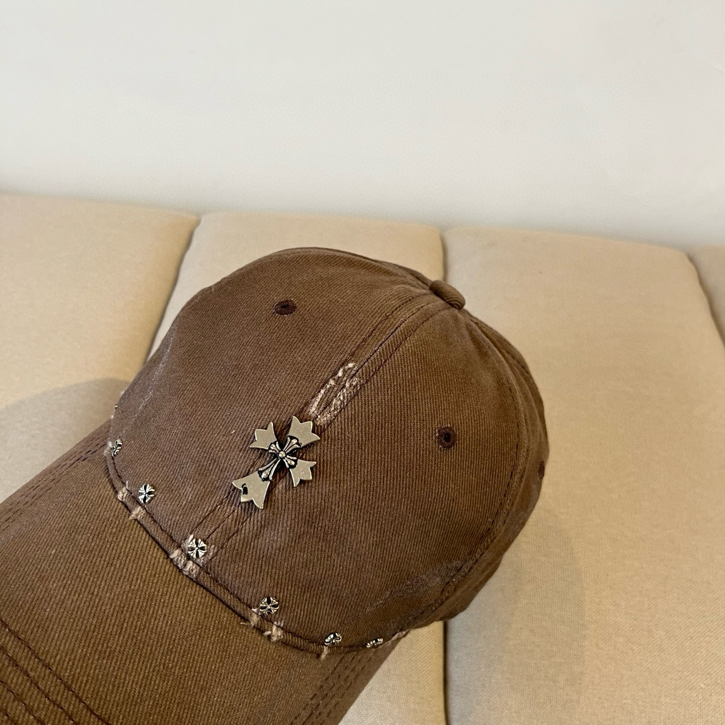  克罗心最新时尚前卫的休闲设计风格，戴上头就是这样好看看哦，做工精细，男女同款！