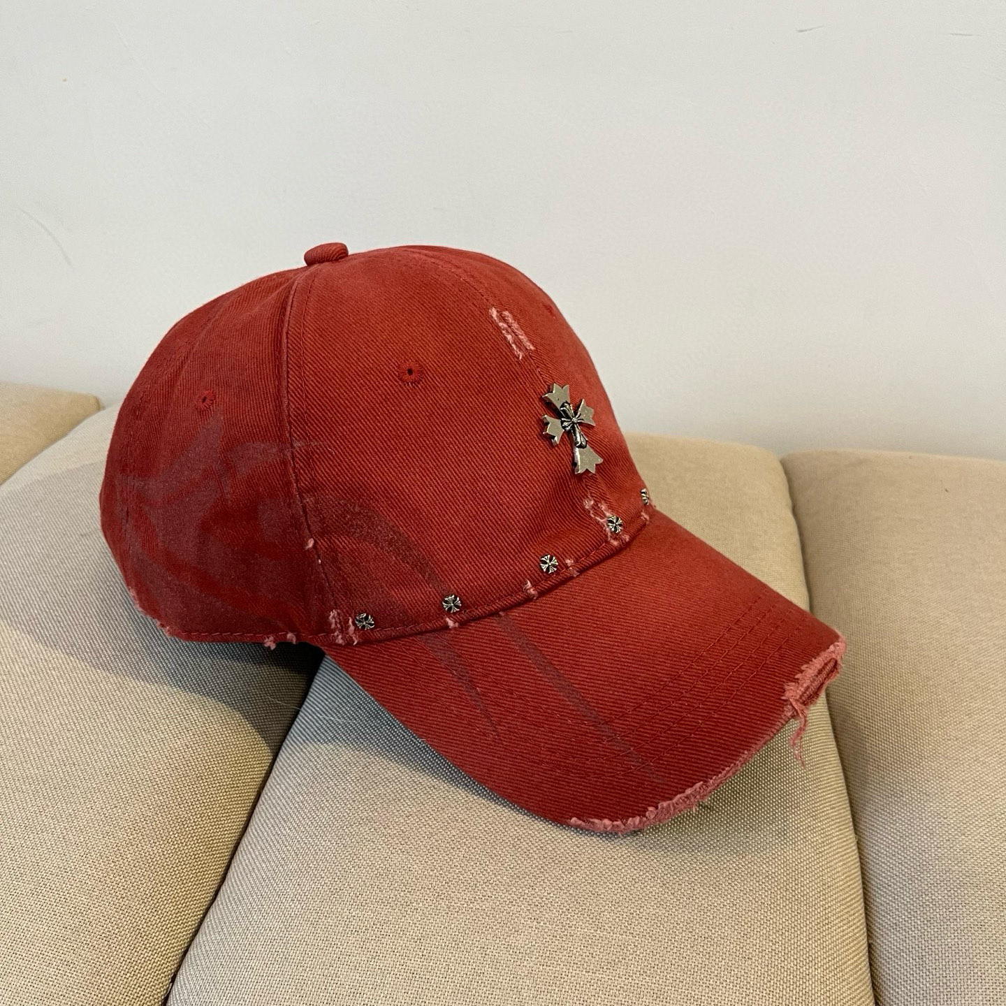  克罗心最新时尚前卫的休闲设计风格，戴上头就是这样好看看哦，做工精细，男女同款！