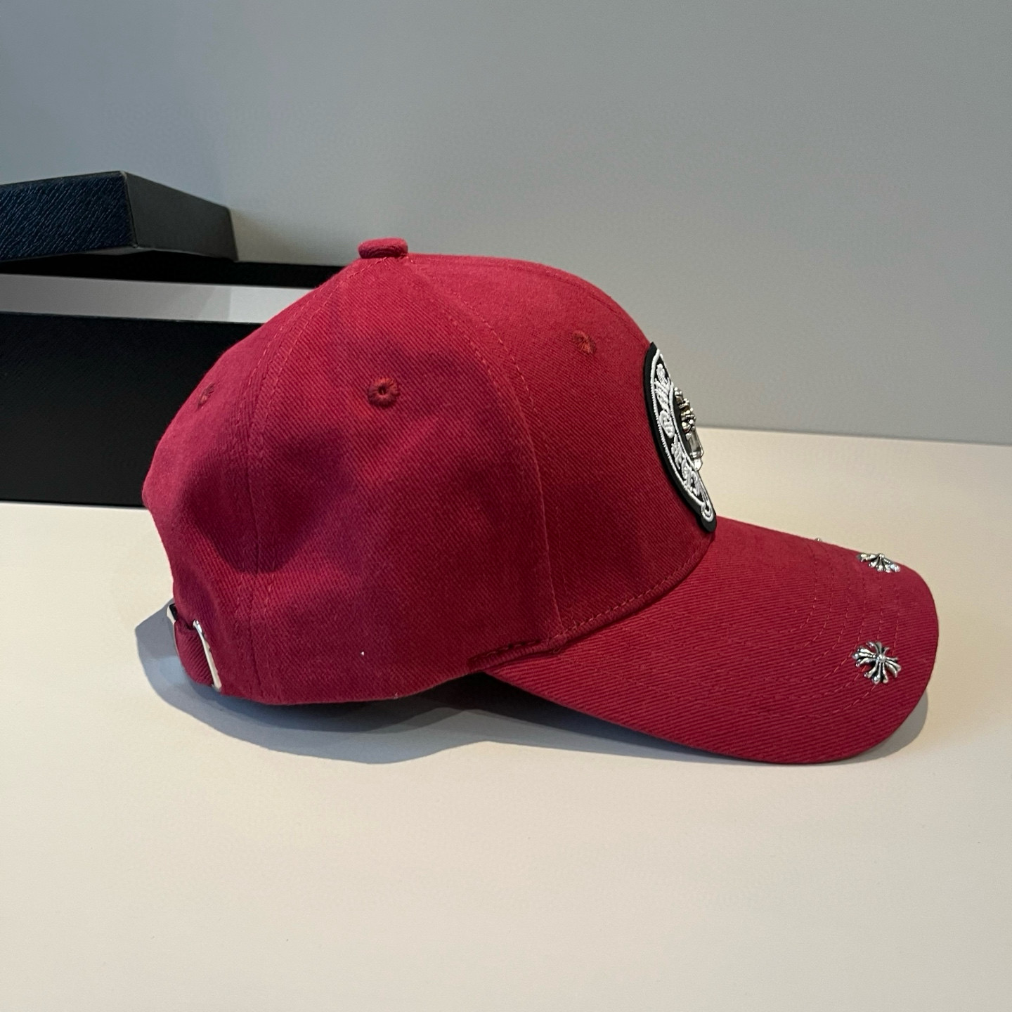  克罗心最新时尚前卫的休闲设计风格，戴上头就是这样好看看哦，做工精细，男女同款！