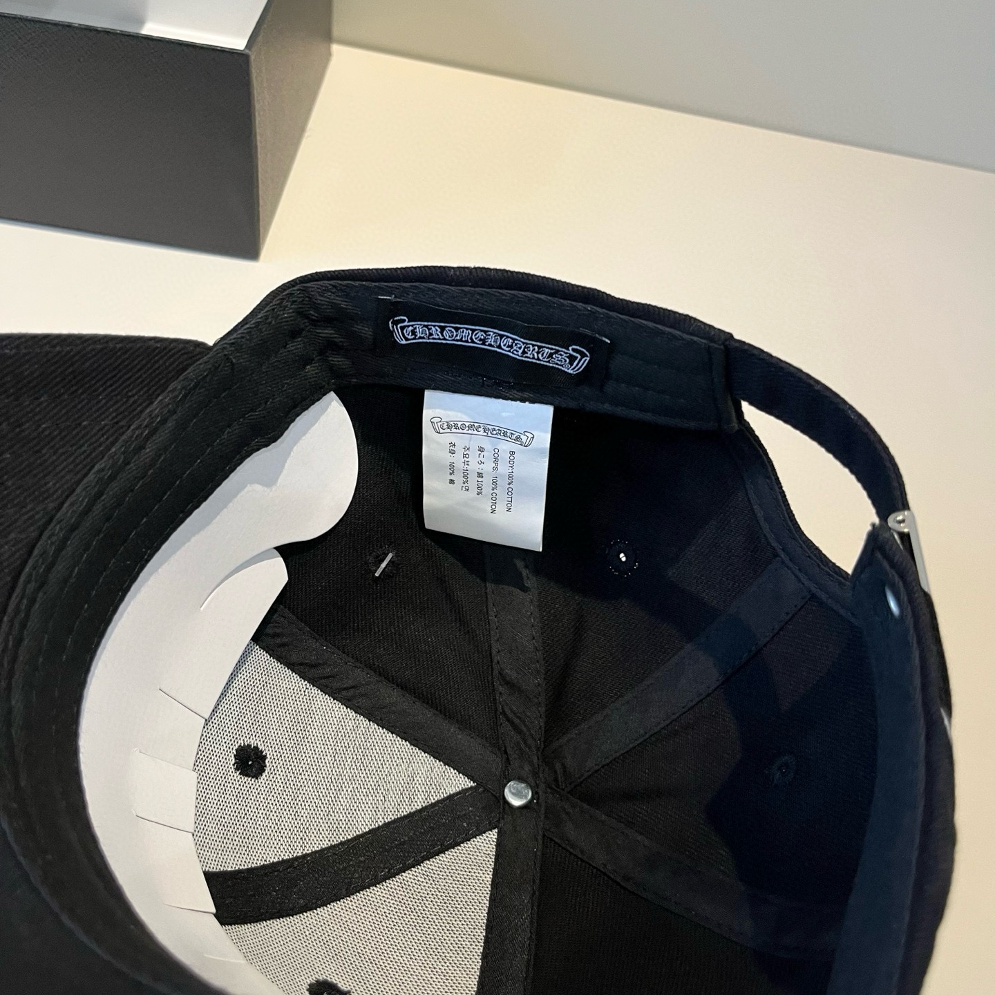  克罗心最新时尚前卫的休闲设计风格，戴上头就是这样好看看哦，做工精细，男女同款！