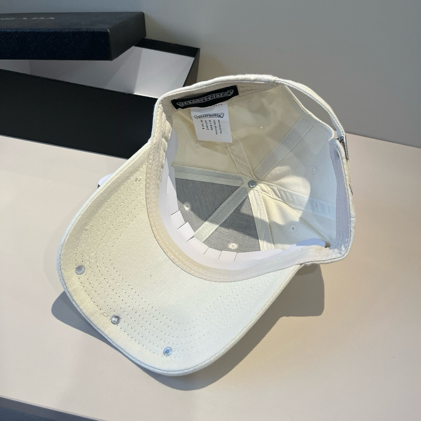  克罗心最新时尚前卫的休闲设计风格，戴上头就是这样好看看哦，做工精细，男女同款！