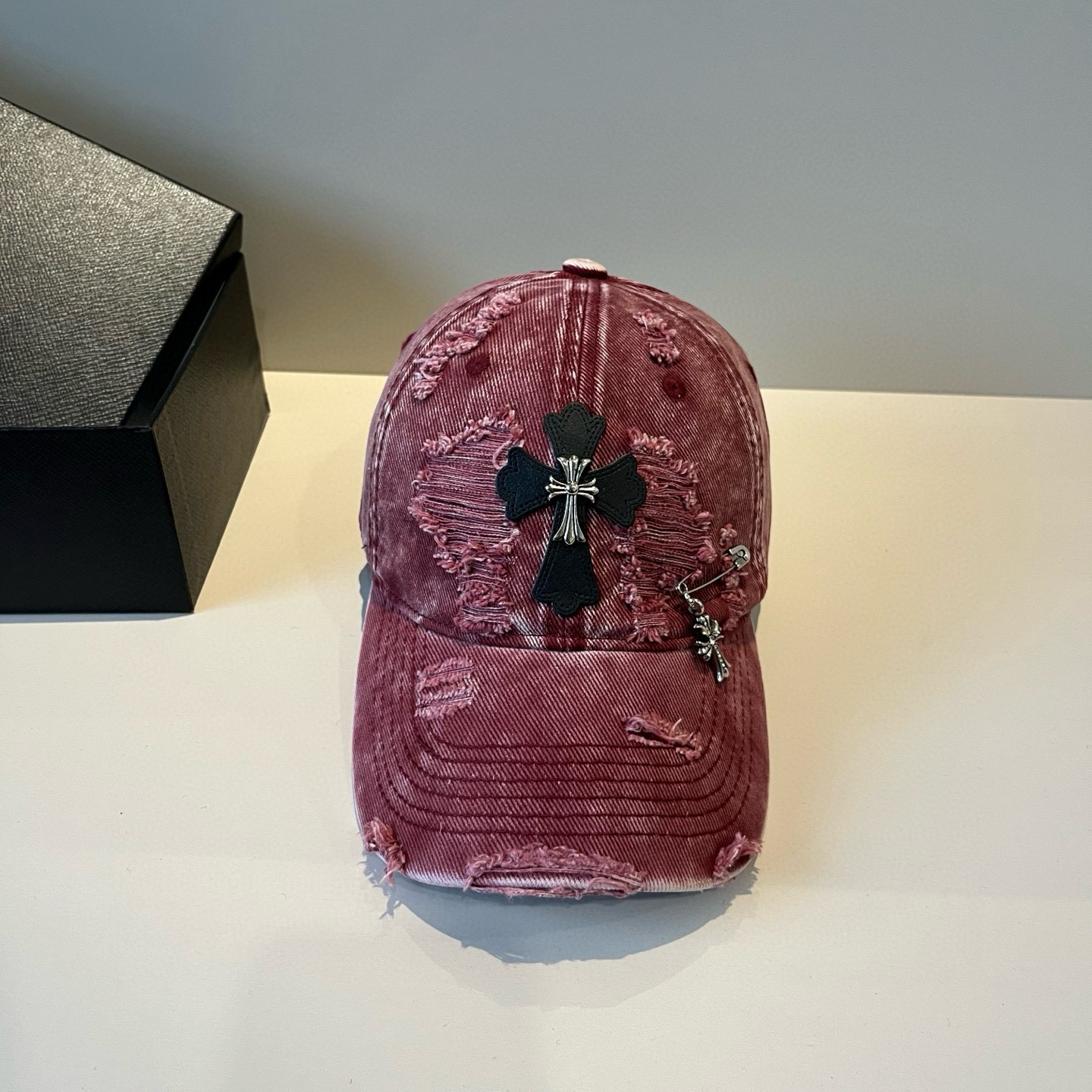  克罗心最新时尚前卫的休闲设计风格，戴上头就是这样好看看哦，做工精细，男女同款！