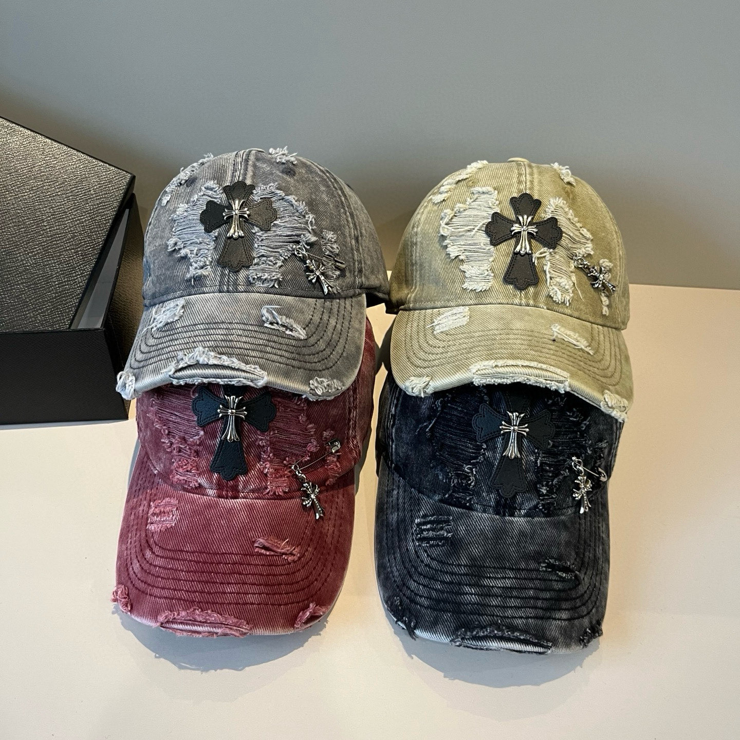  克罗心最新时尚前卫的休闲设计风格，戴上头就是这样好看看哦，做工精细，男女同款！