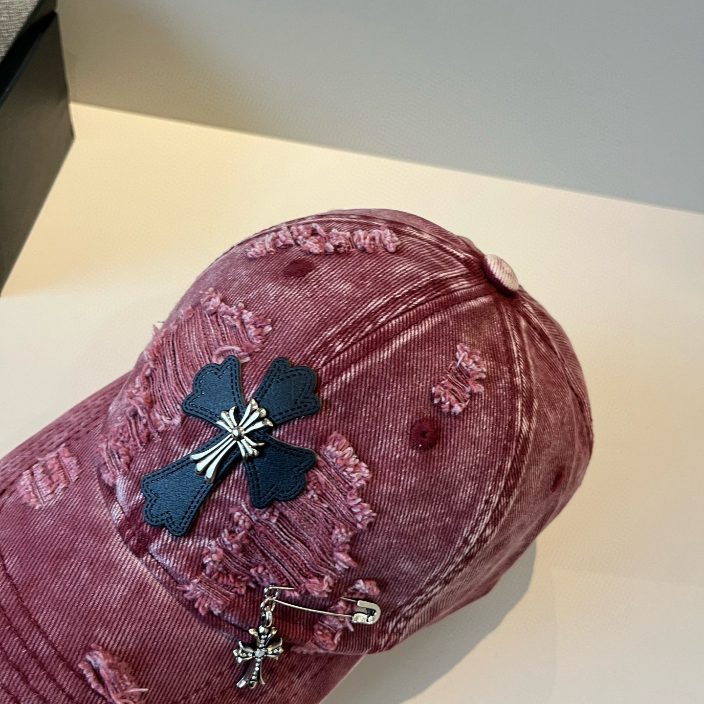  克罗心最新时尚前卫的休闲设计风格，戴上头就是这样好看看哦，做工精细，男女同款！