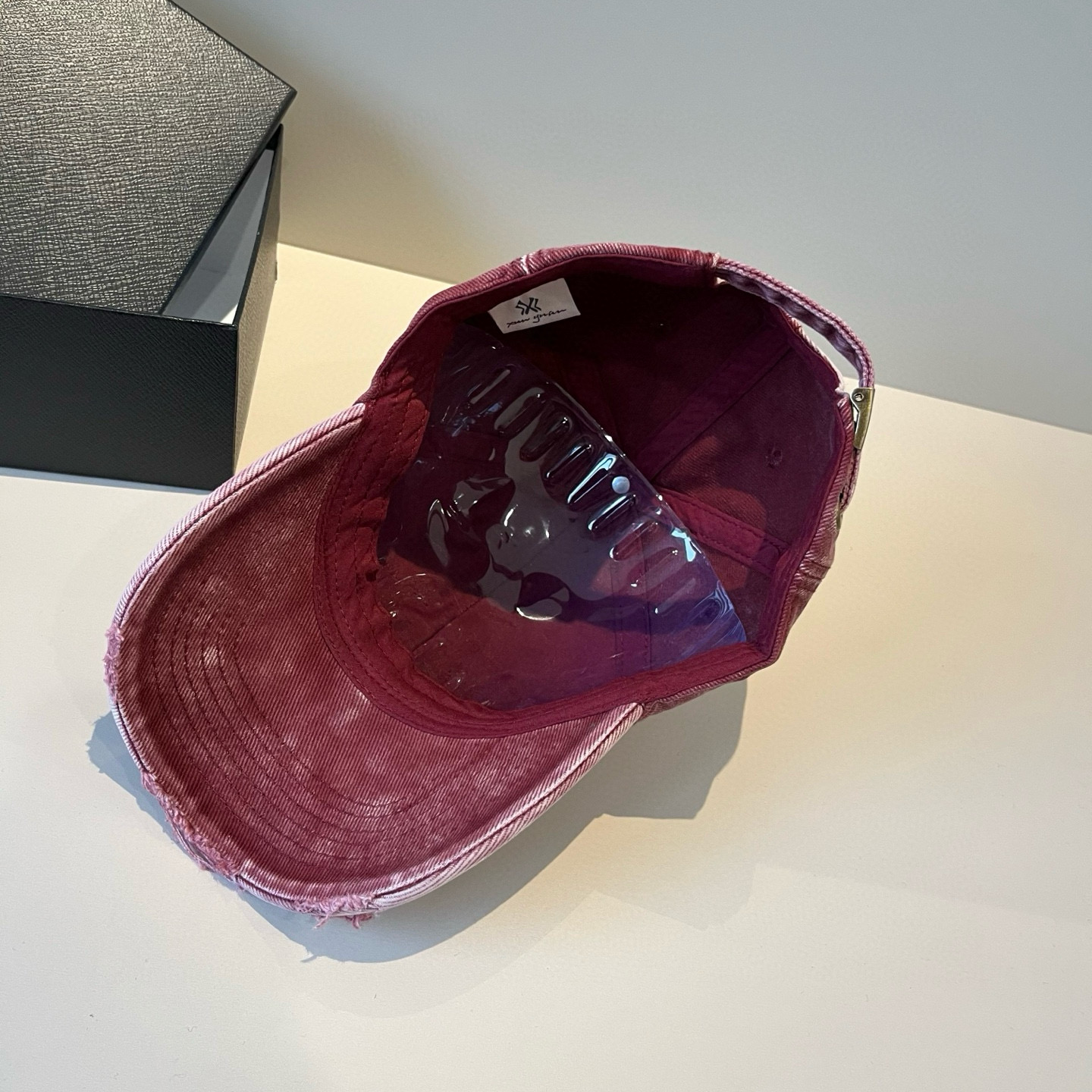  克罗心最新时尚前卫的休闲设计风格，戴上头就是这样好看看哦，做工精细，男女同款！