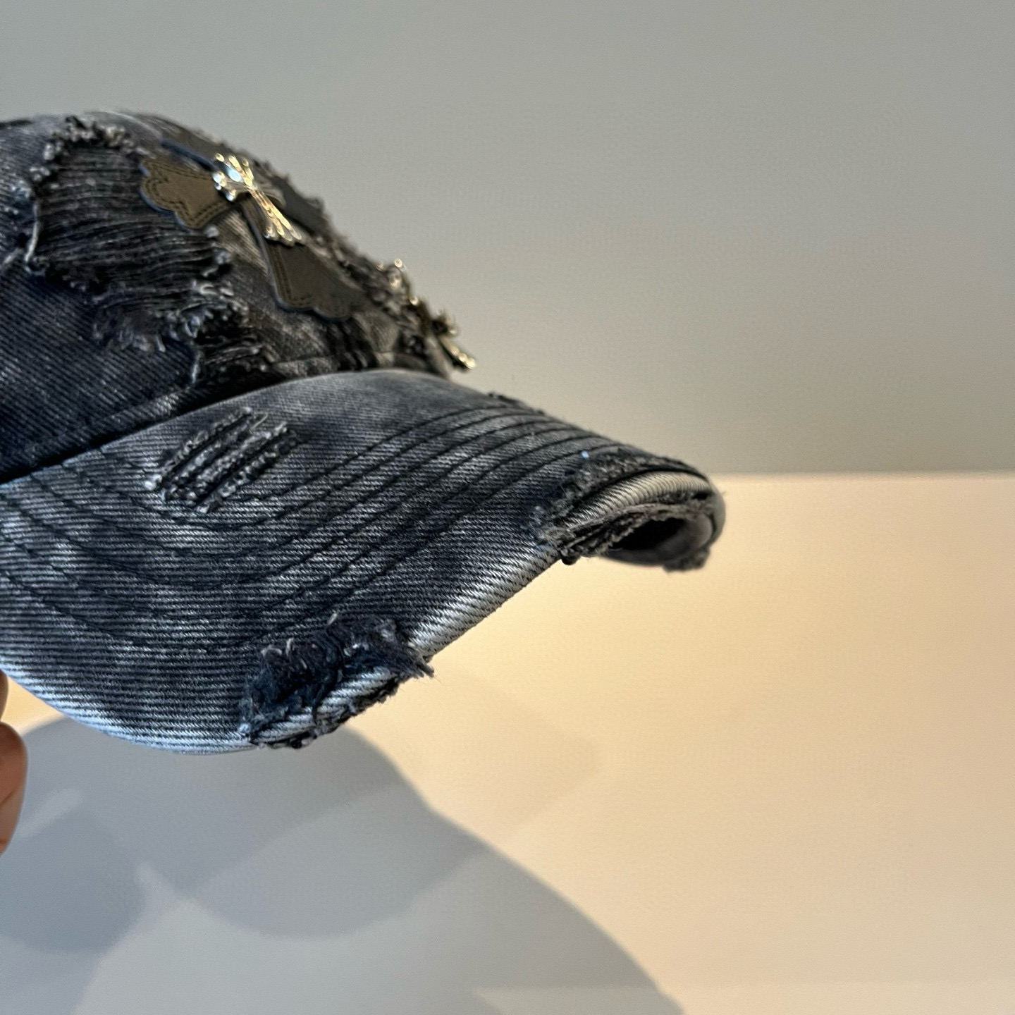  克罗心最新时尚前卫的休闲设计风格，戴上头就是这样好看看哦，做工精细，男女同款！