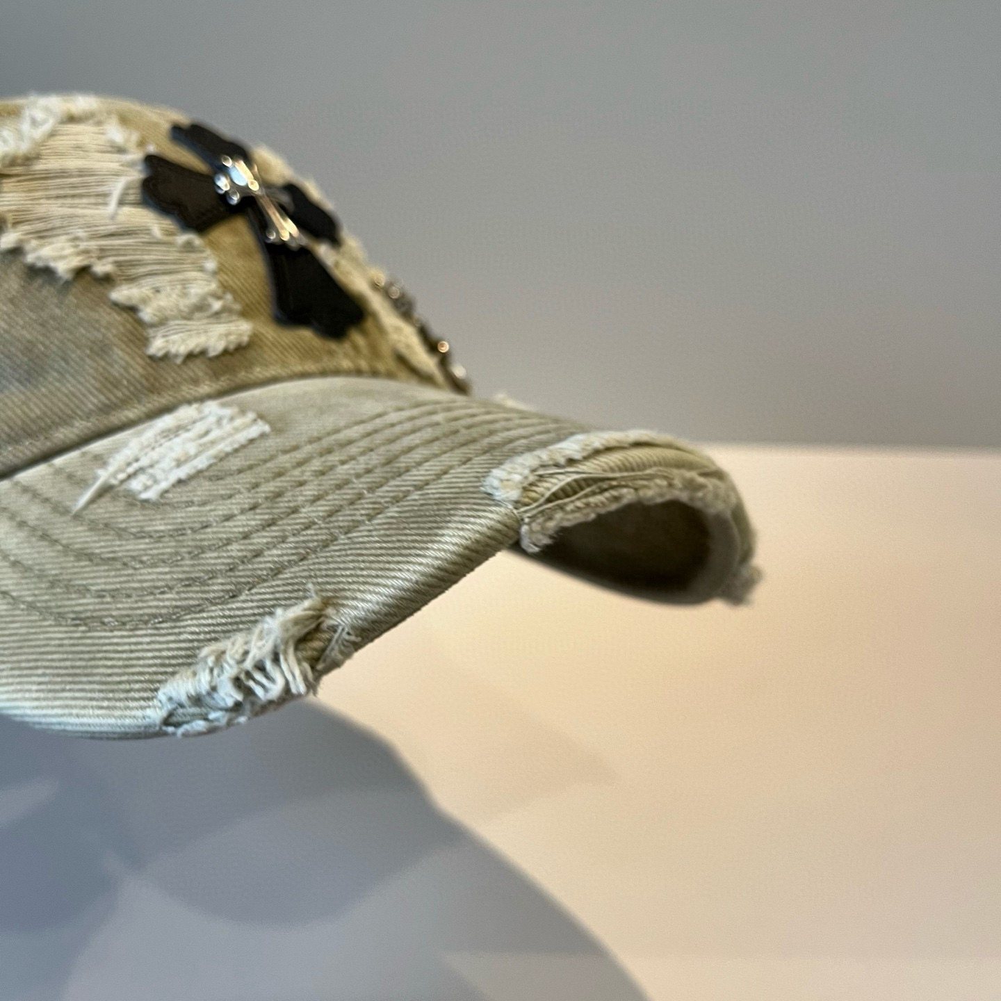  克罗心最新时尚前卫的休闲设计风格，戴上头就是这样好看看哦，做工精细，男女同款！