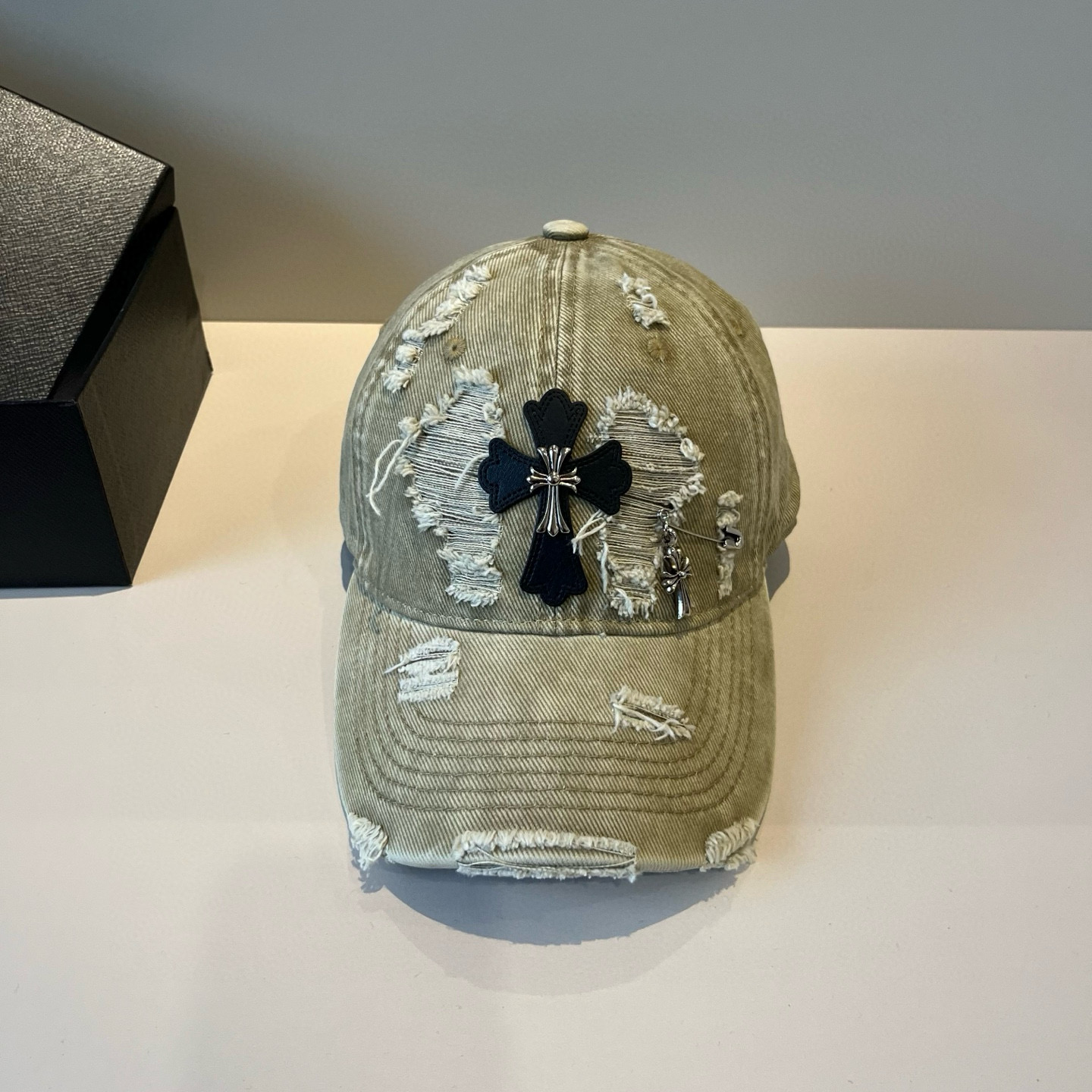  克罗心最新时尚前卫的休闲设计风格，戴上头就是这样好看看哦，做工精细，男女同款！